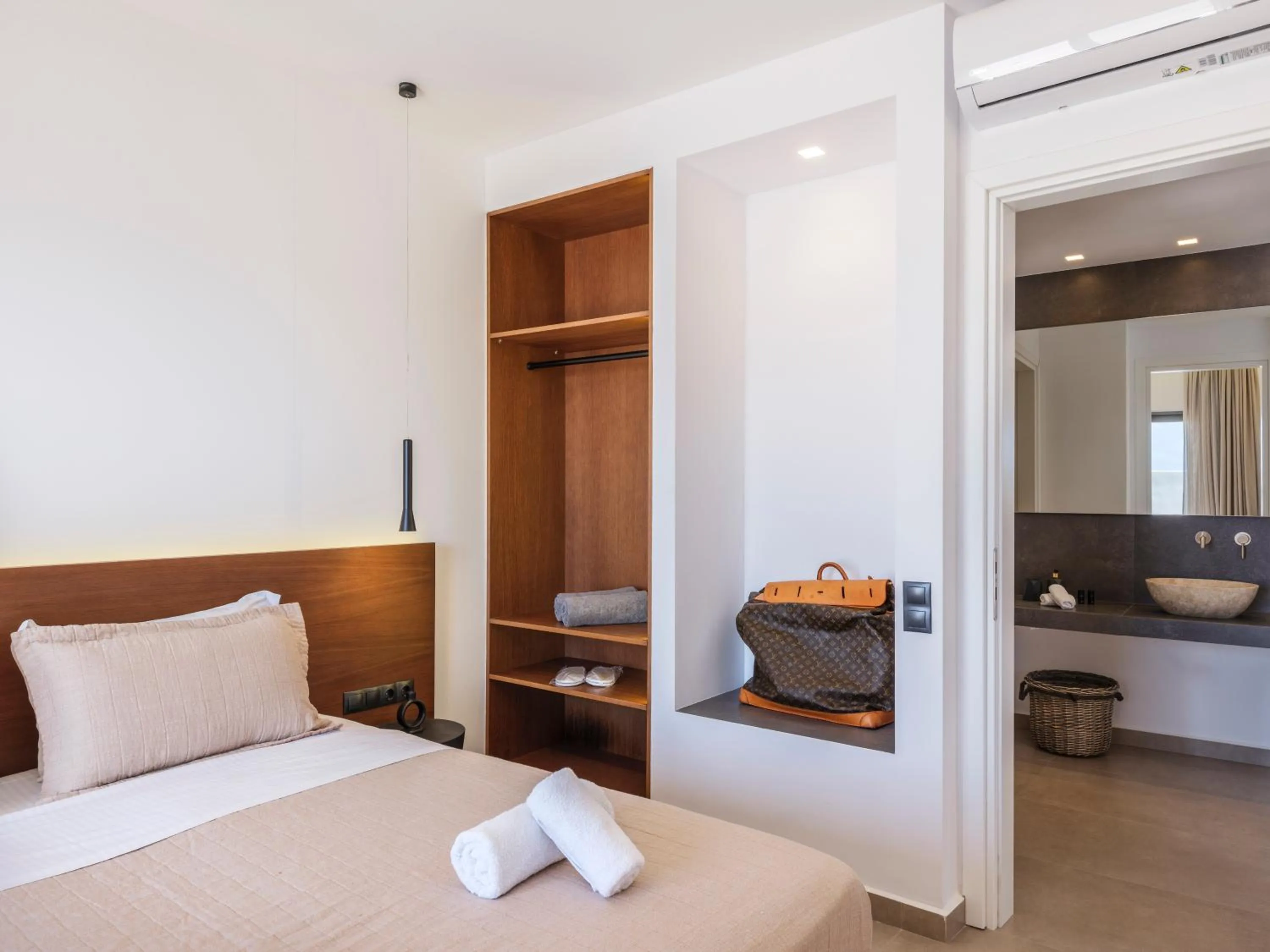 Bed in Evi Suites & Villas