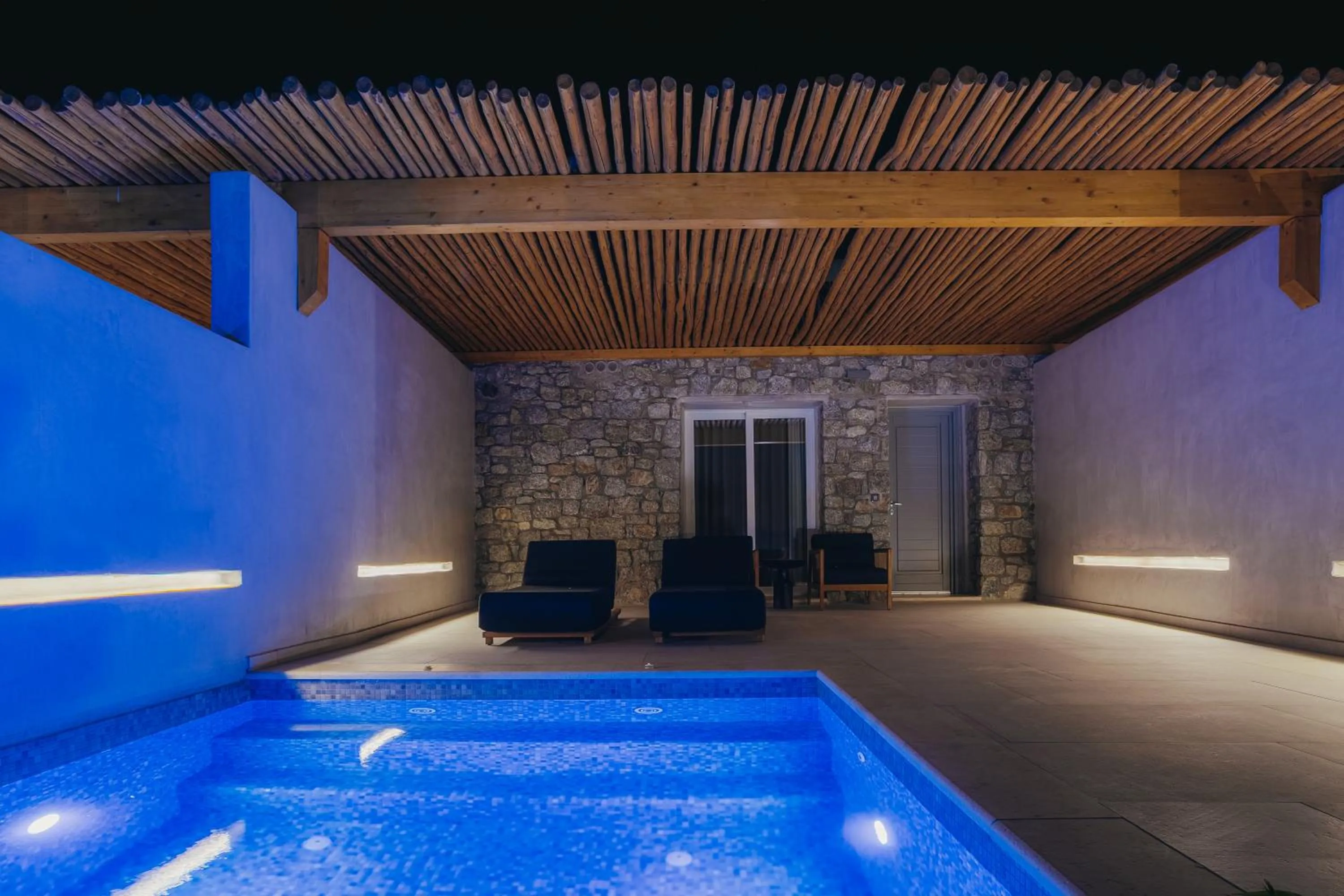 Swimming pool in Evi Suites & Villas