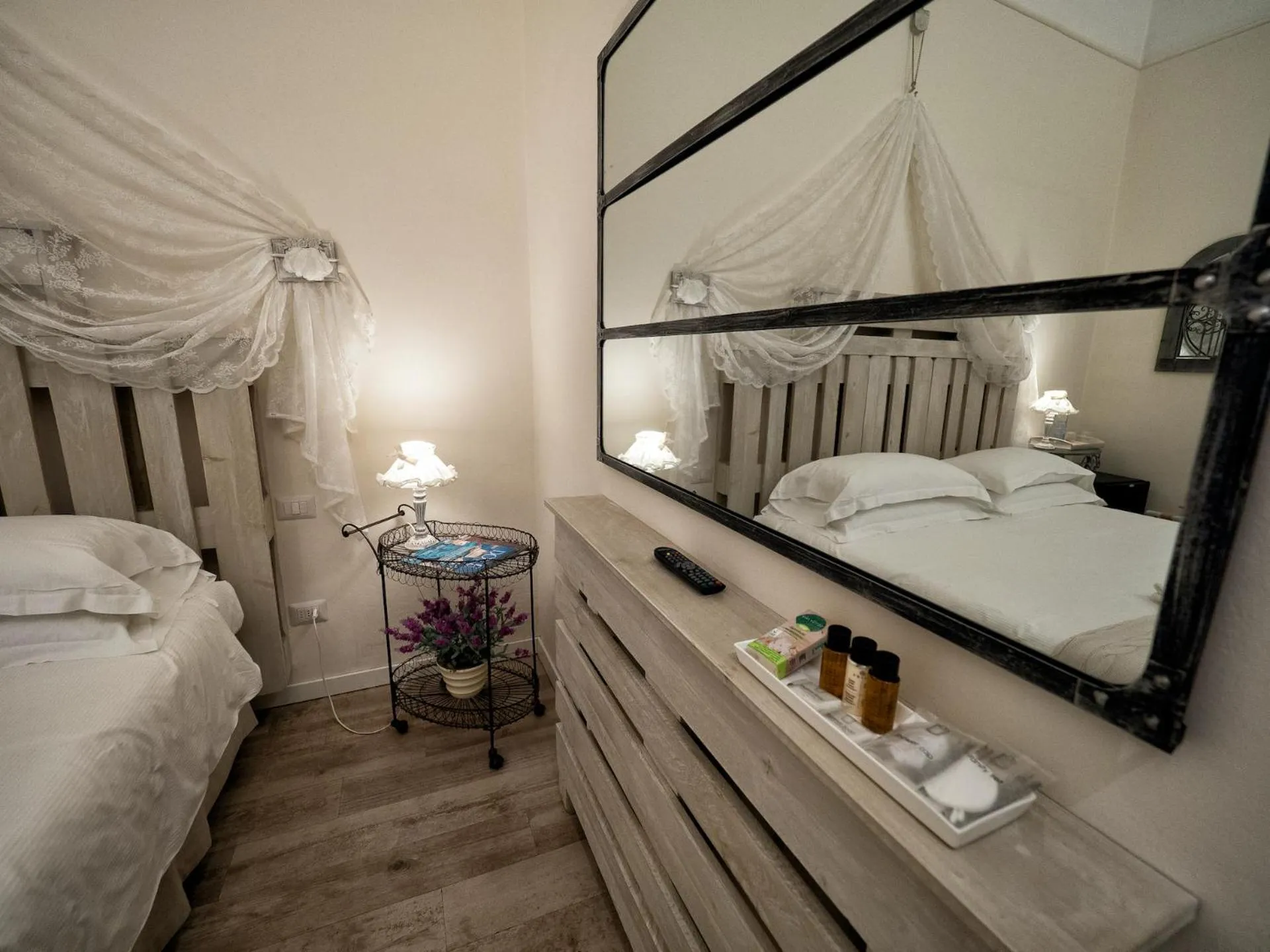 Photo of the whole room, Bed in BandBFirenze 8 Cittadella 8