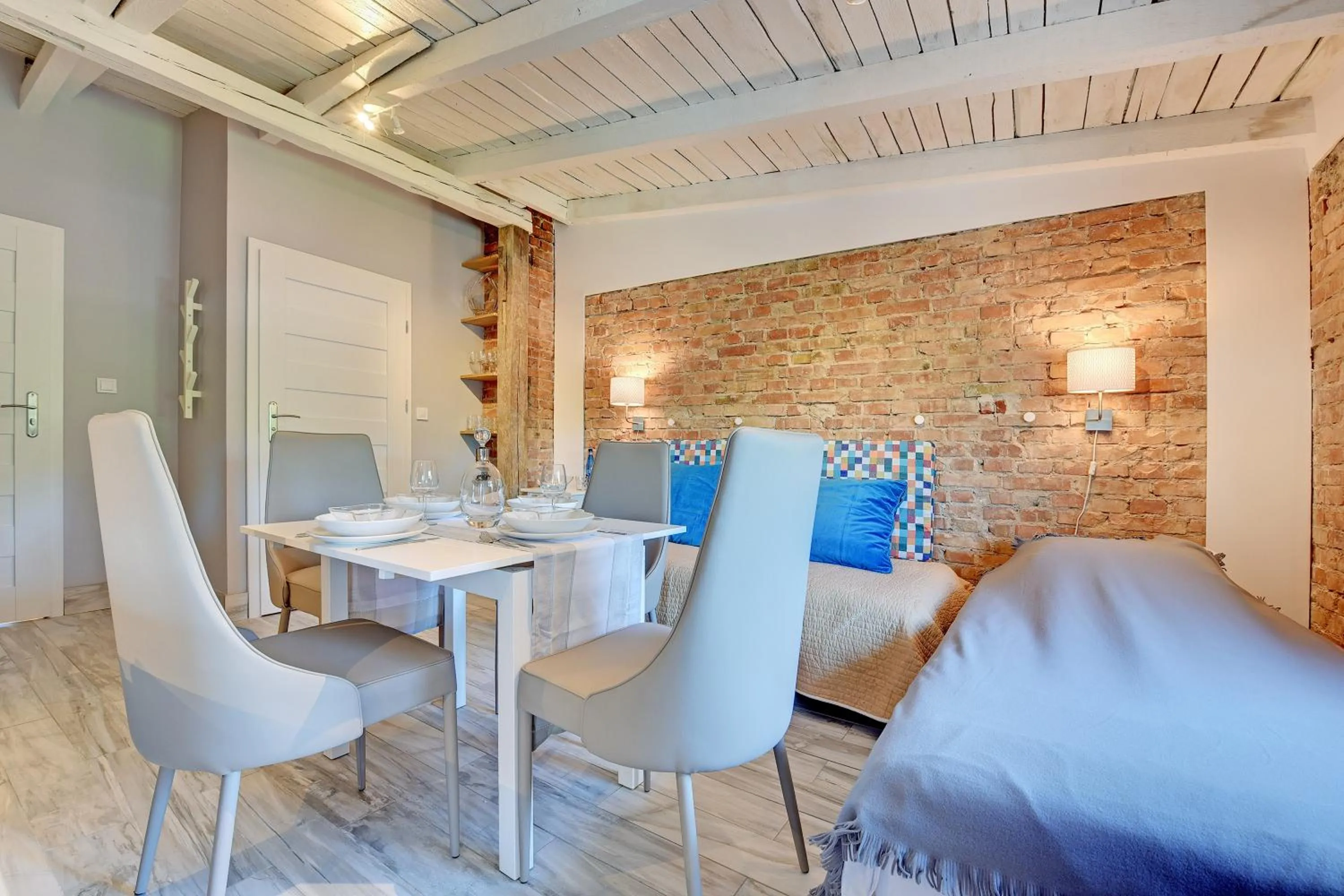 Bed in Kamienica Gdynia hotelowe komfortowe łóżka, plaża Orłowo molo