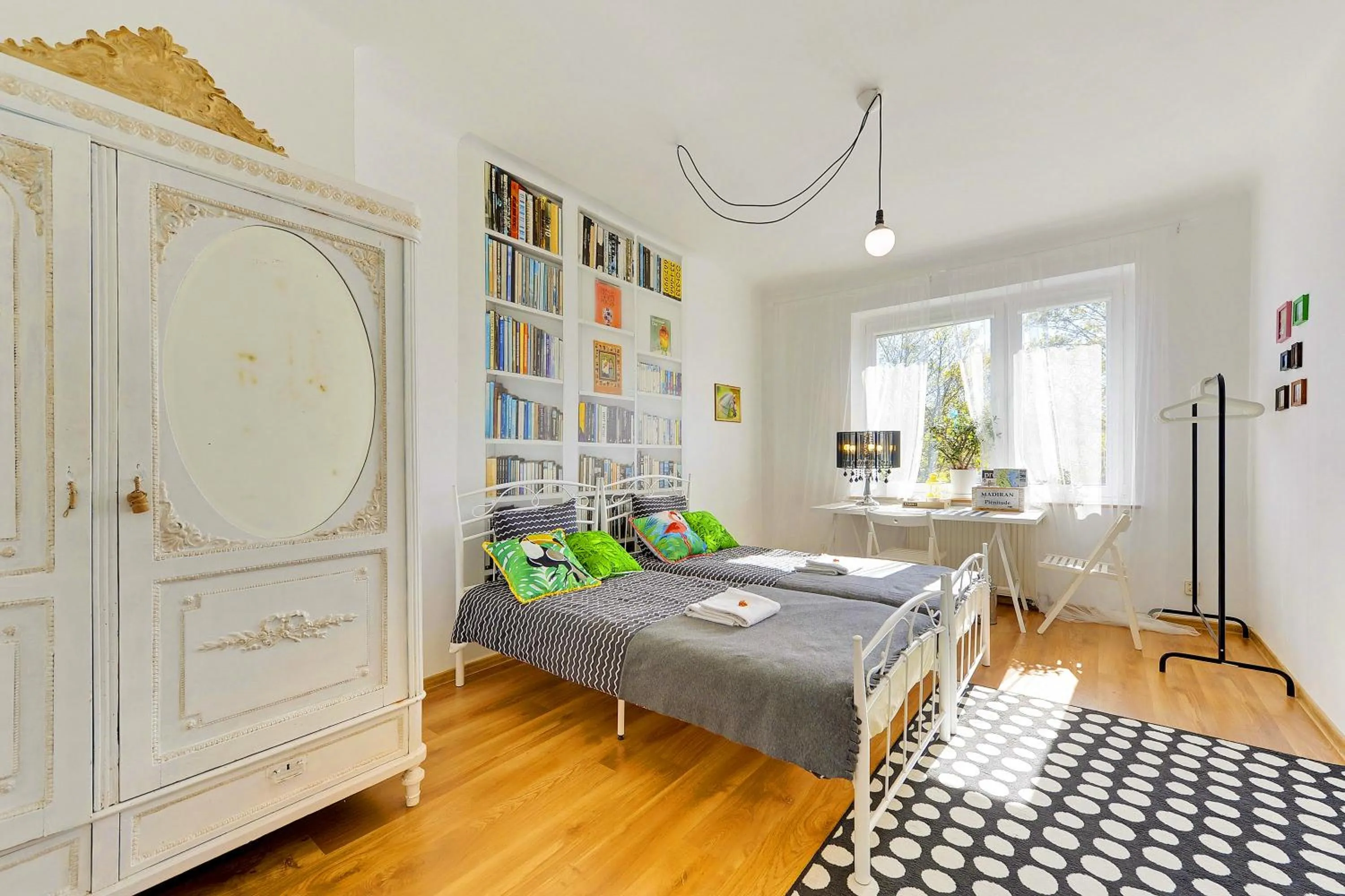 Bed in Kamienica Gdynia hotelowe komfortowe łóżka, plaża Orłowo molo