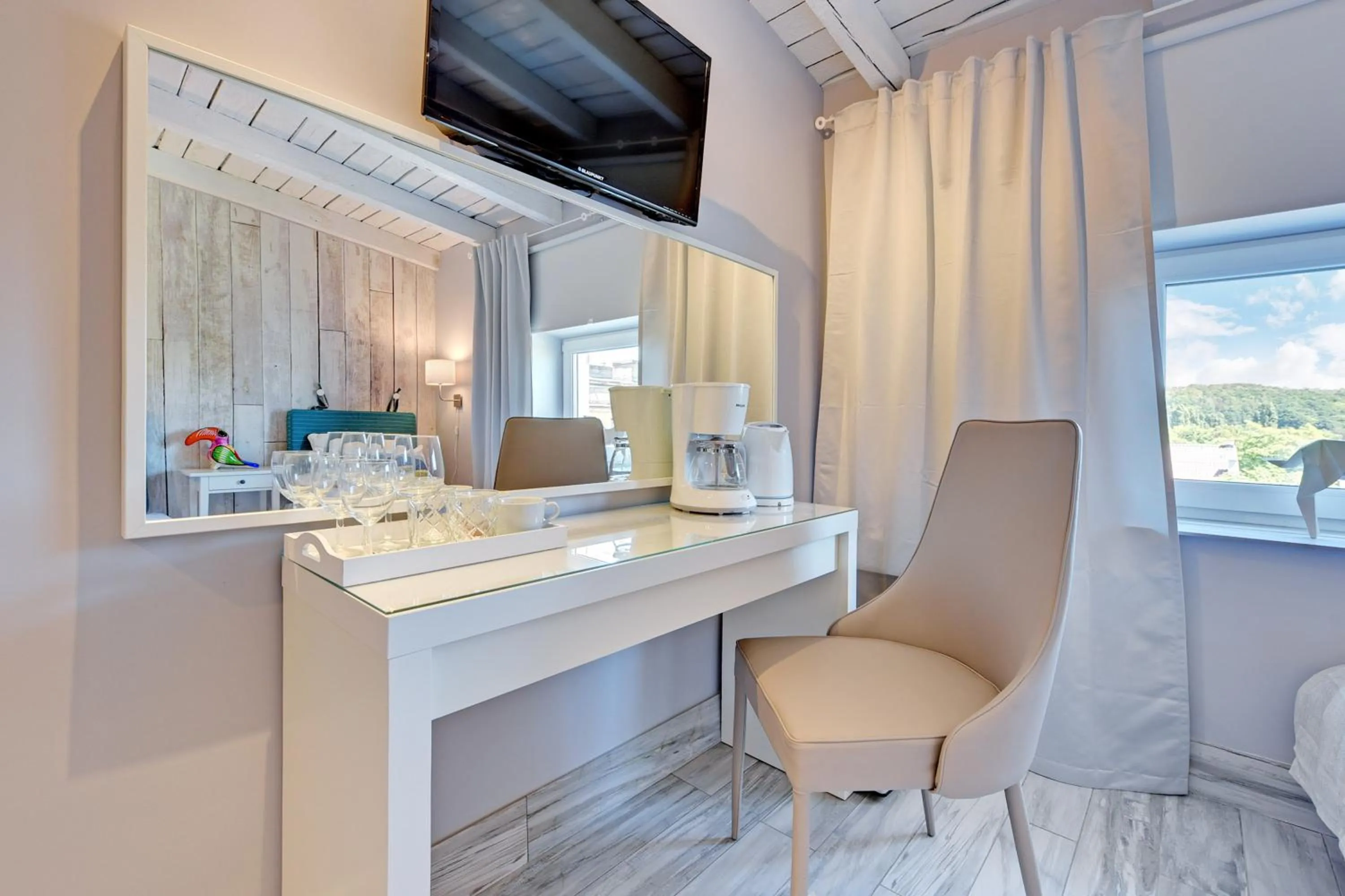 Coffee/tea facilities in Kamienica Gdynia hotelowe komfortowe łóżka, plaża Orłowo molo