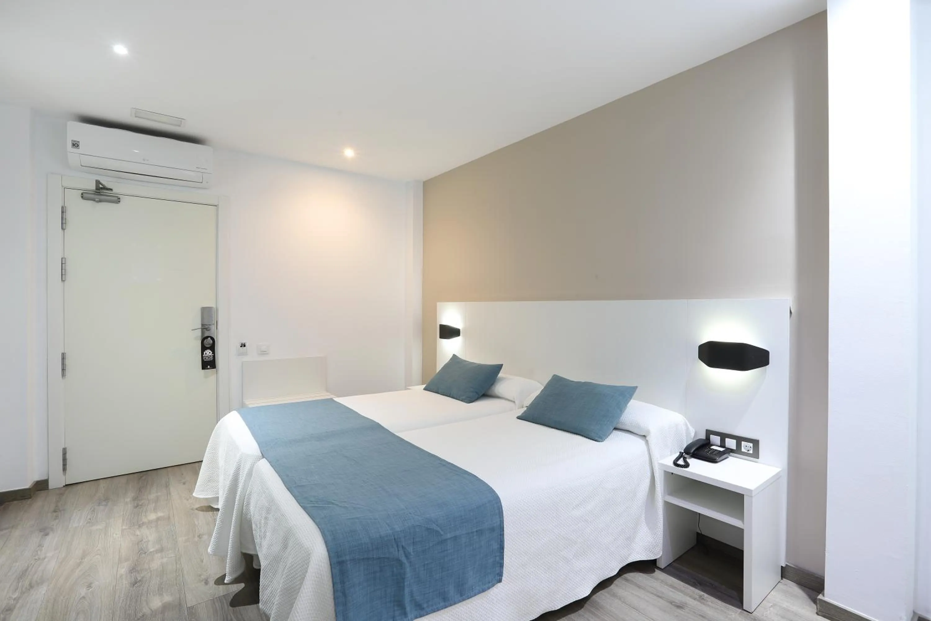 Bed in Hotel Alameda