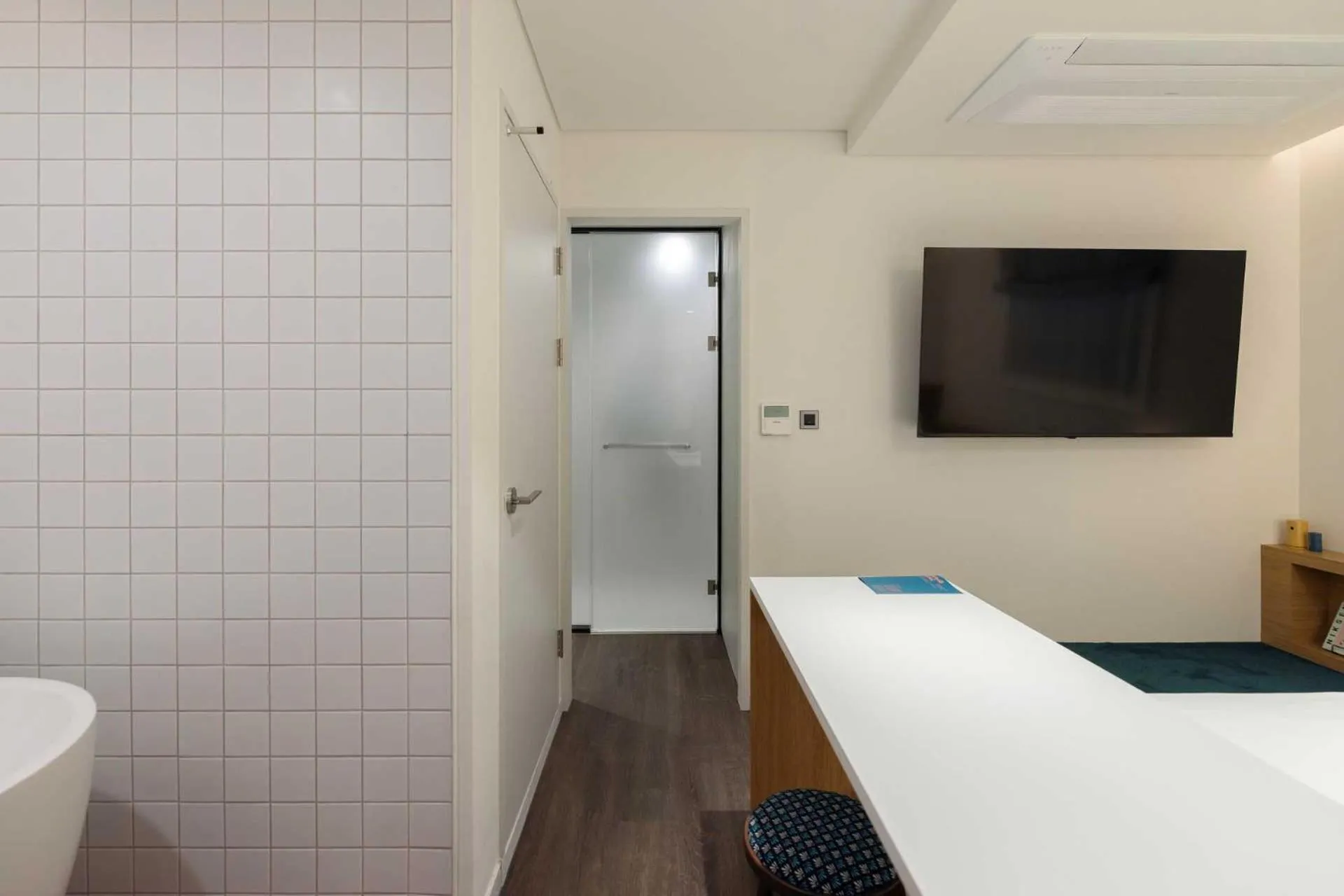 Bathroom, Bed in Nouvelle Hotel and Spa Jongno by Aank