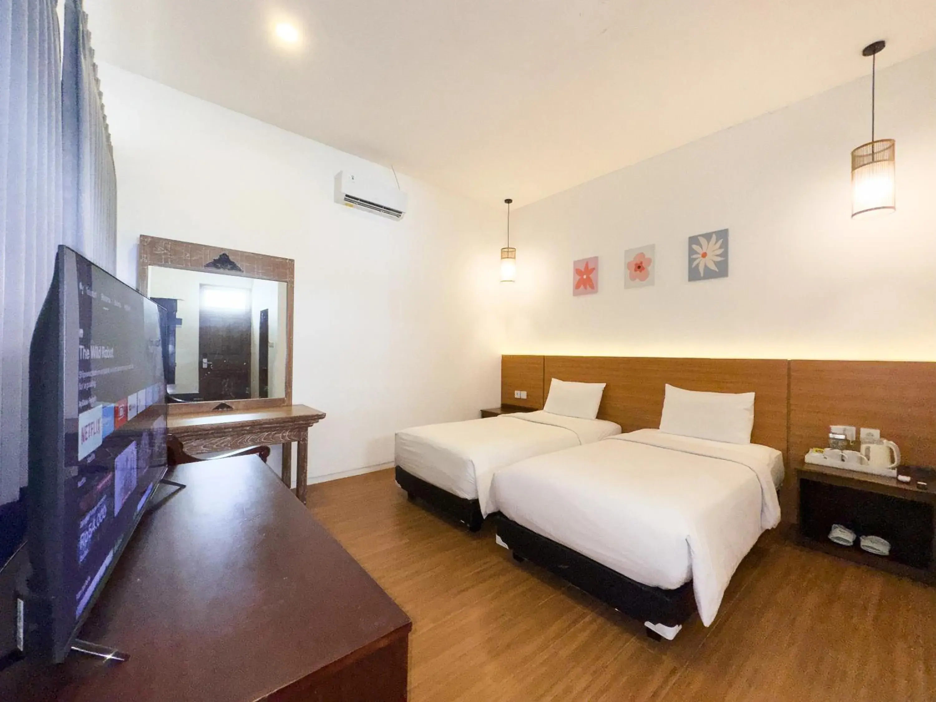 Deluxe Twin Room in Casa de Lani Resort & Convention Deluxe Twin Room in Casa de Lani Resort & Convention