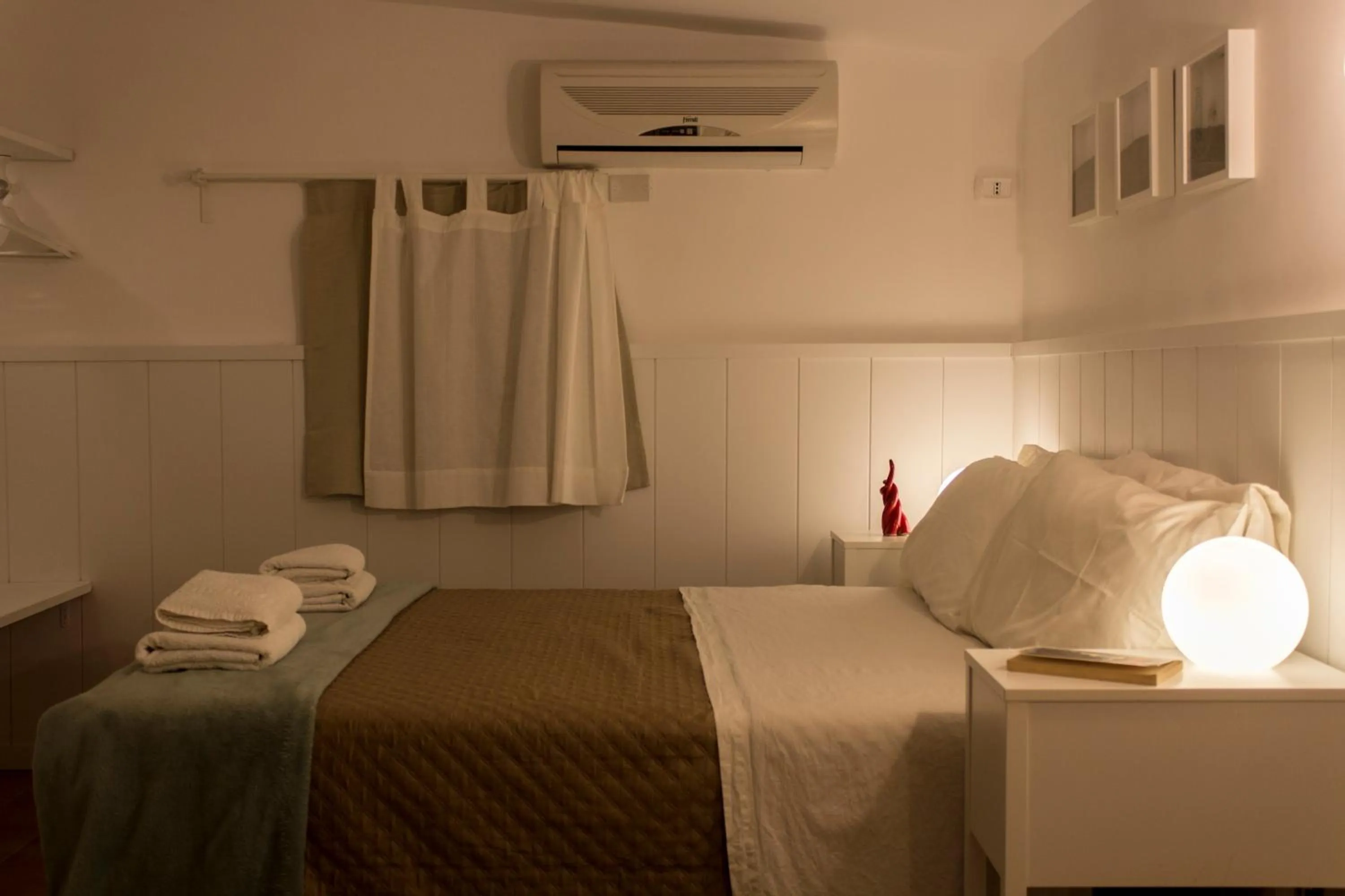 Bedroom, Bed in Sui Tetti di Napoli