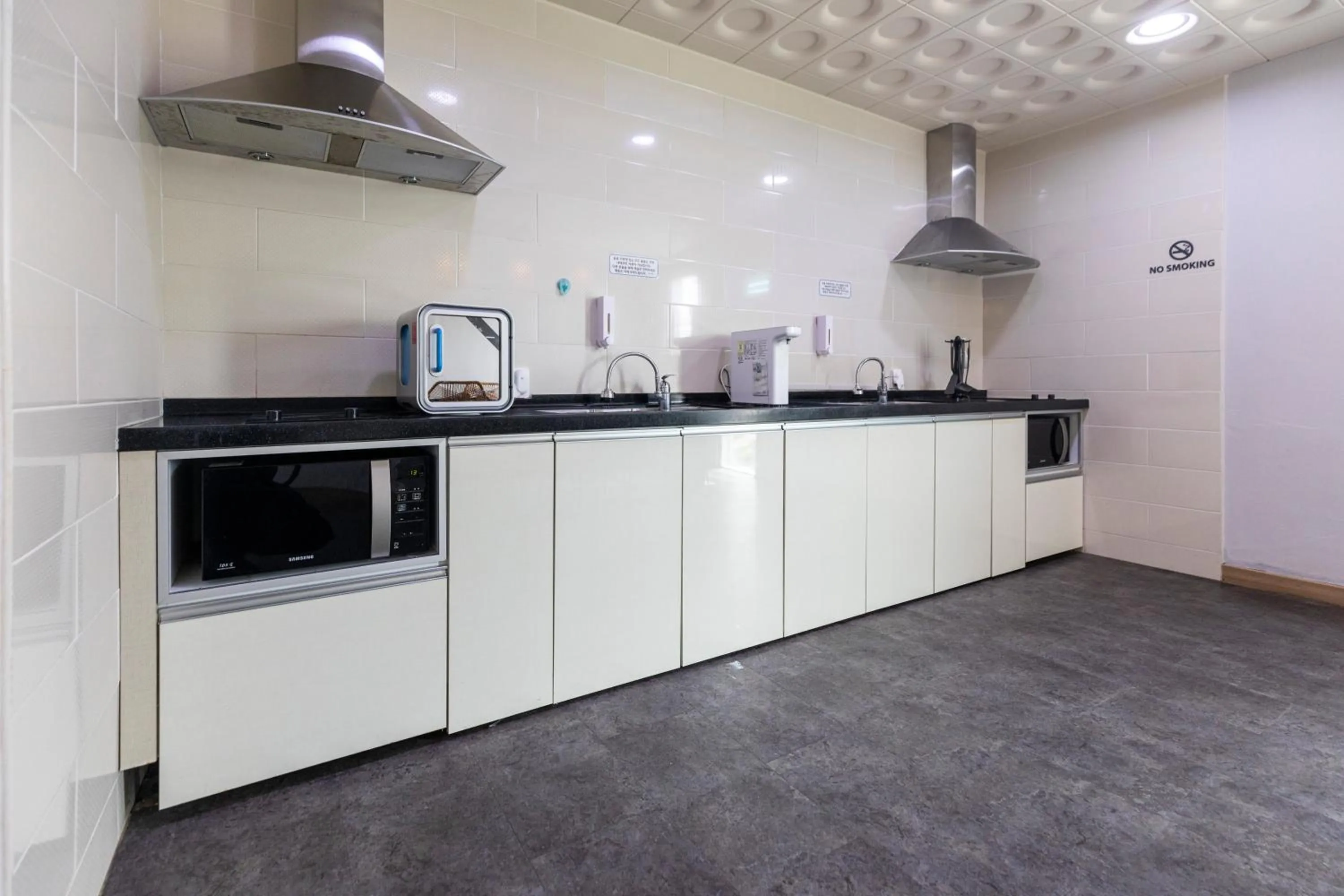 Kitchen or kitchenette in The Four Grace Resort