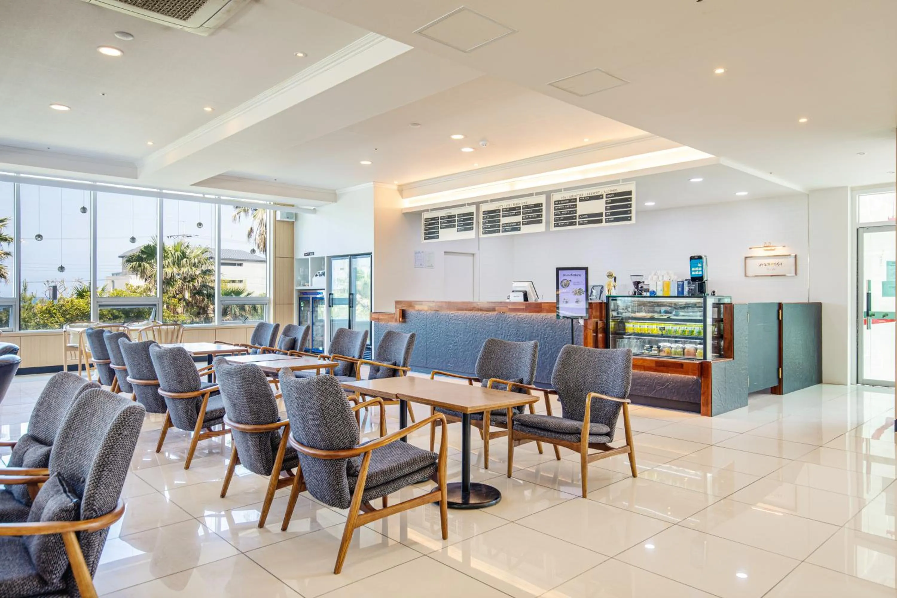 Restaurant/places to eat in The Four Grace Resort