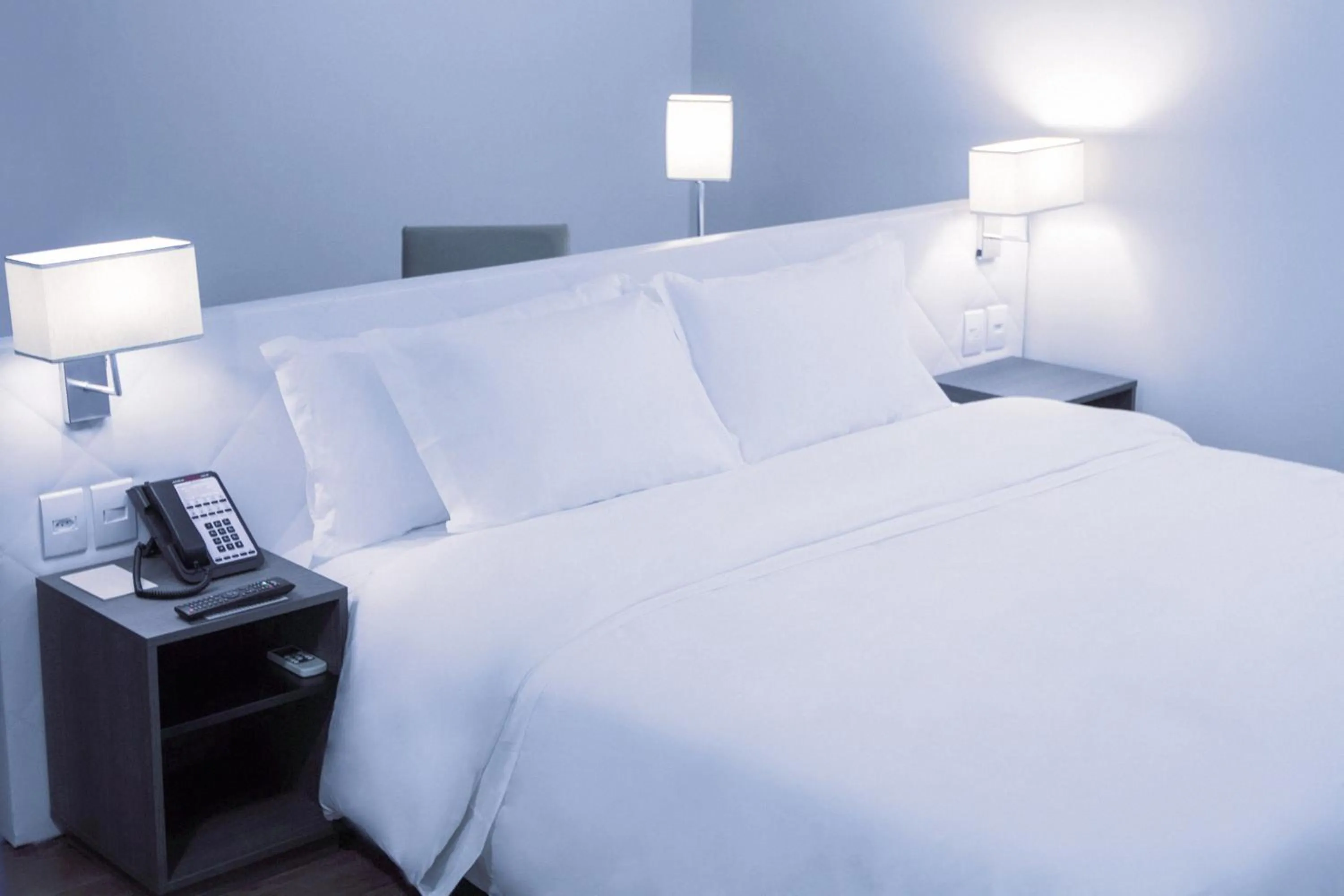 Bed in Fratele Business Hotel