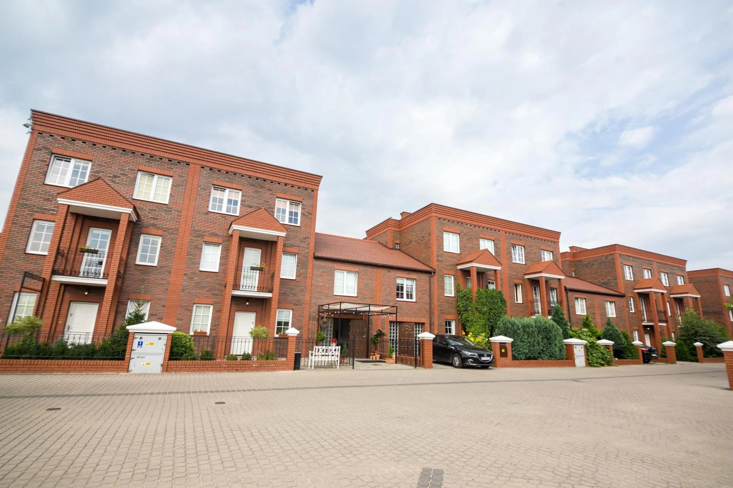 Facade/entrance in Villa Jeziorki 71