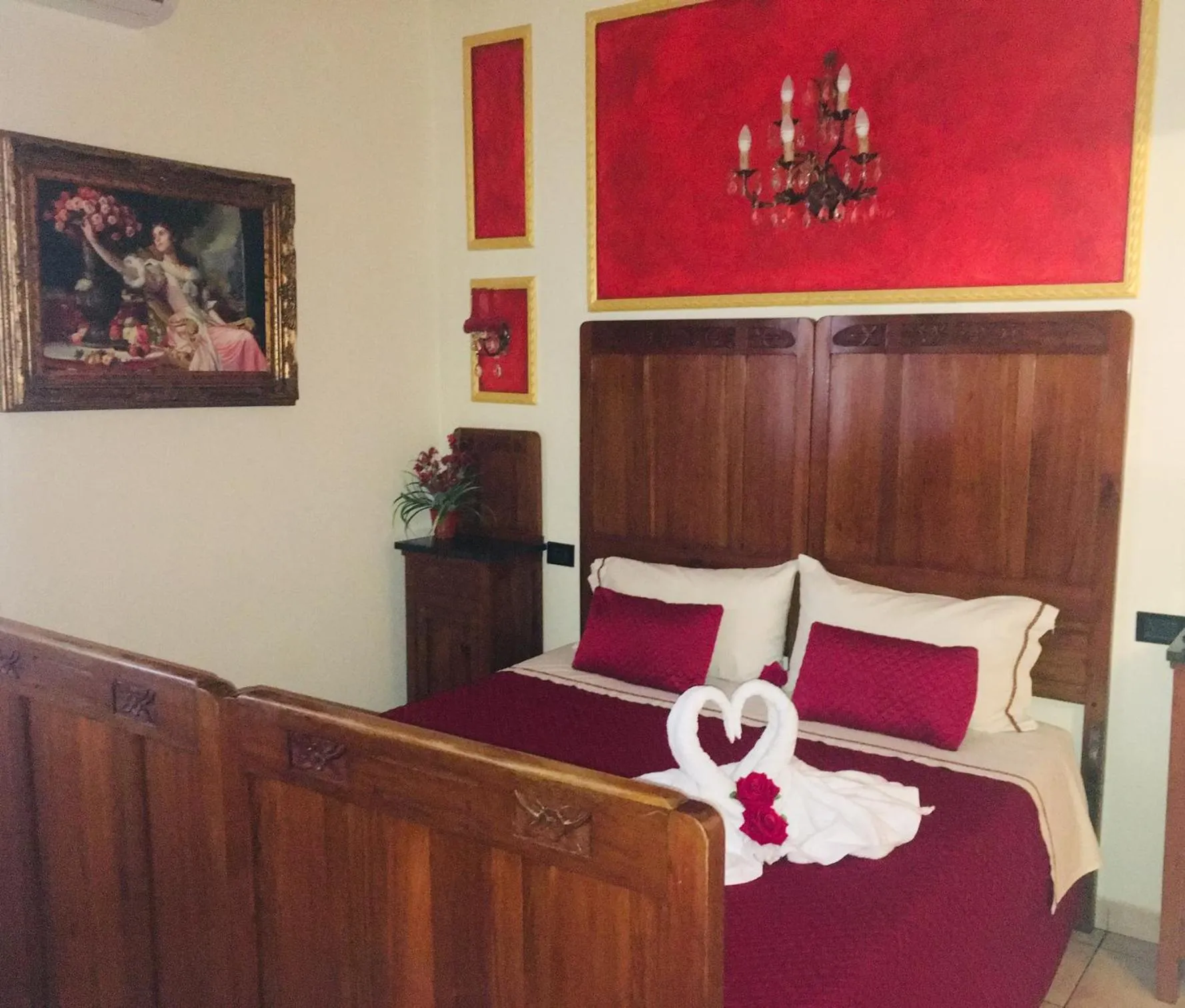 Photo of the whole room, Bed in La Dea Hestia