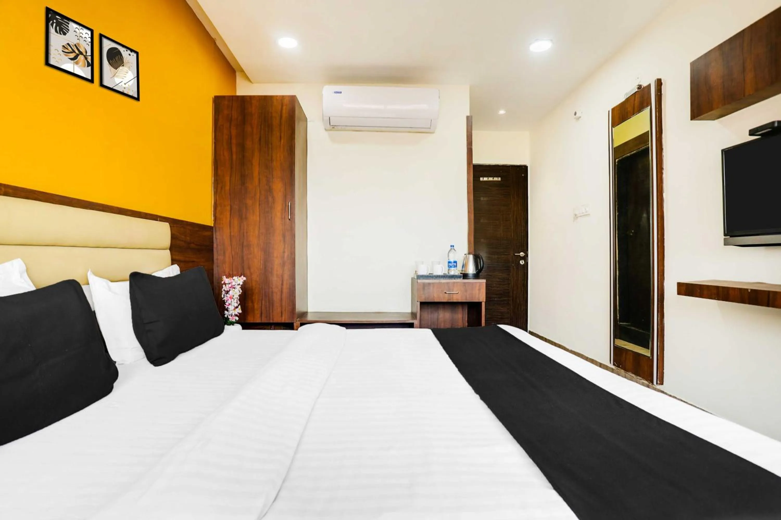Bedroom, Bed in Hotel O Bhopal DB City Mall