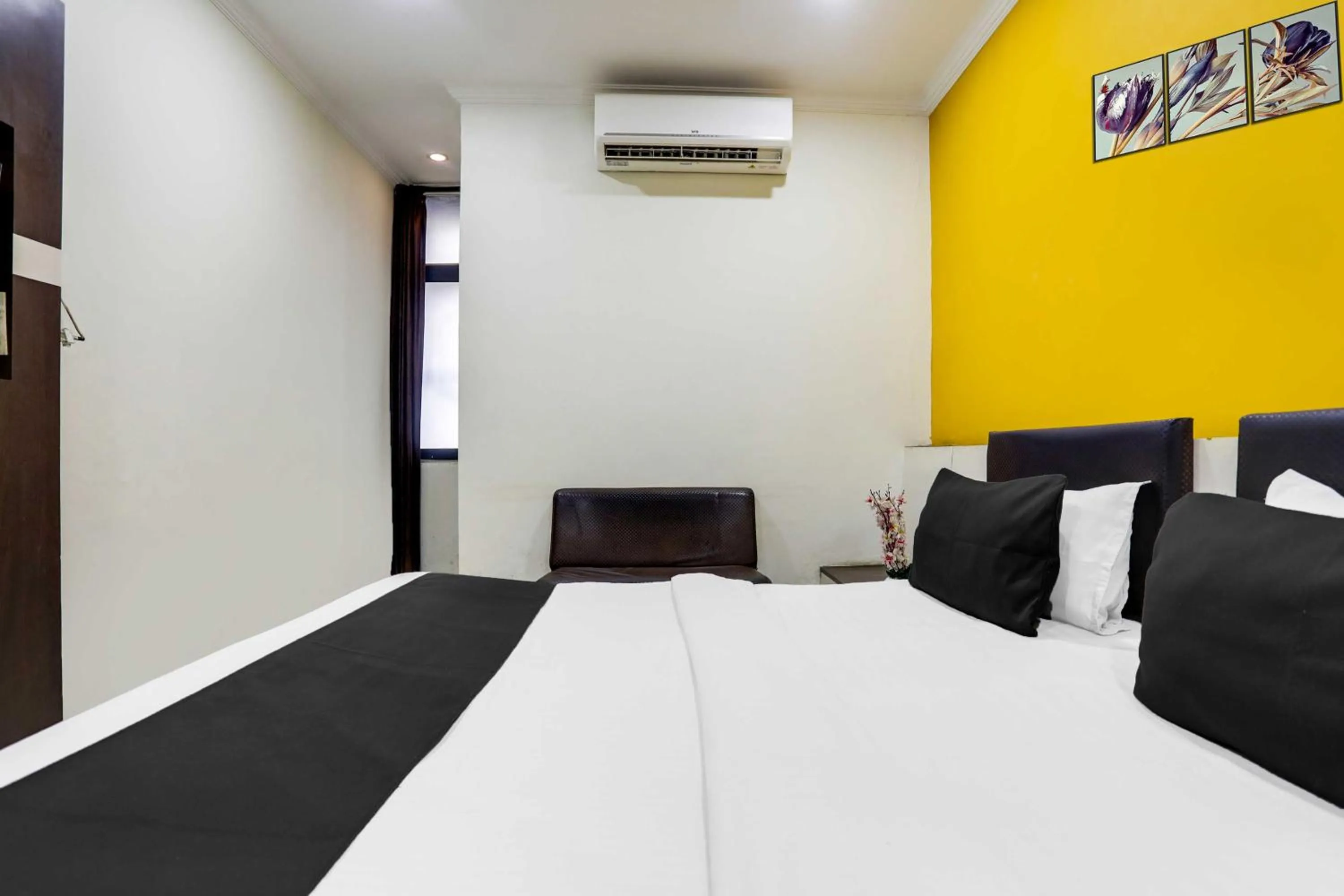 Bedroom, Bed in Hotel O Bhopal DB City Mall