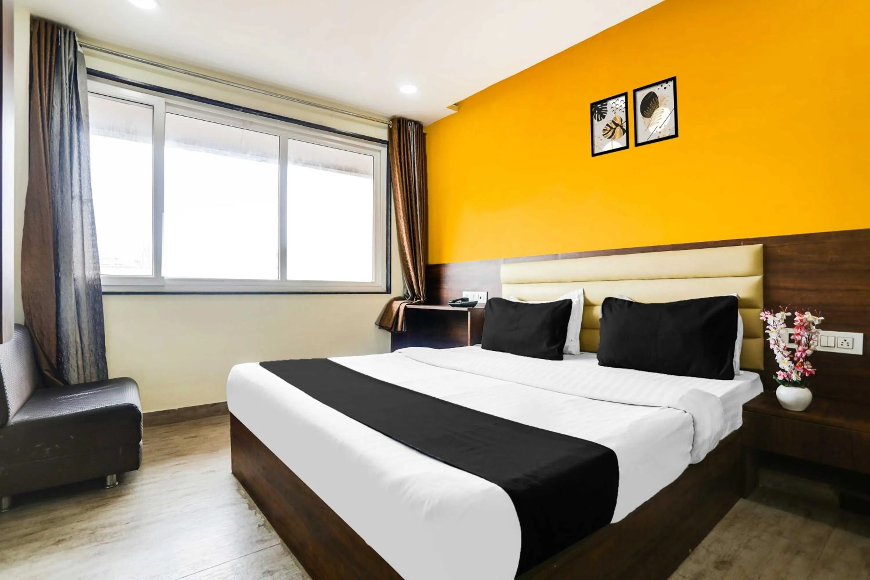 Bedroom, Bed in Hotel O Bhopal DB City Mall