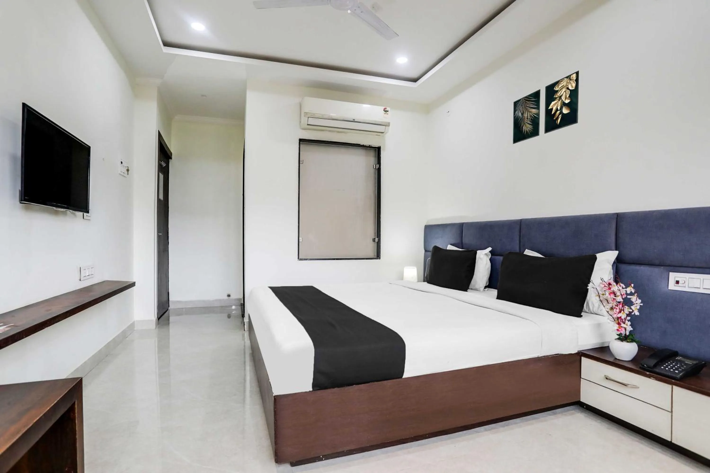 Bedroom, Bed in Hotel O Bhopal DB City Mall