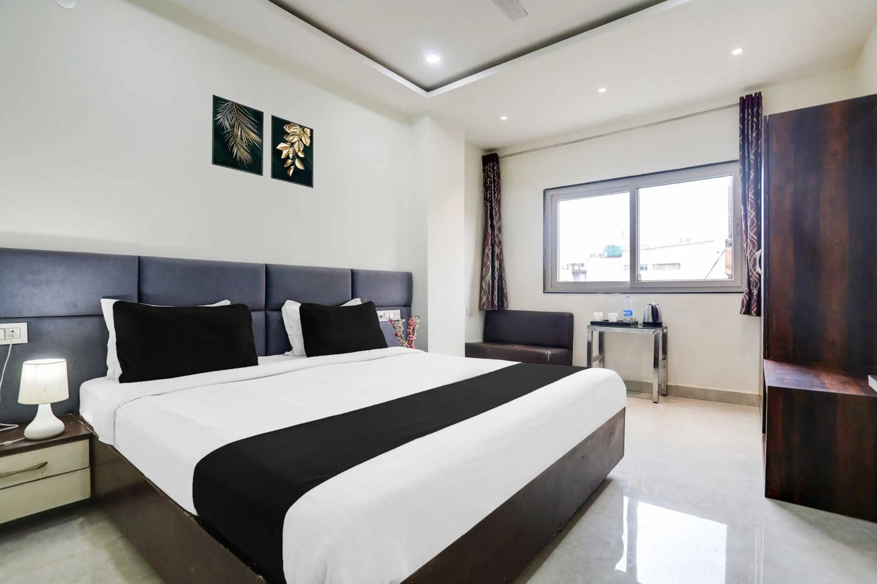 Bedroom, Bed in Hotel O Bhopal DB City Mall