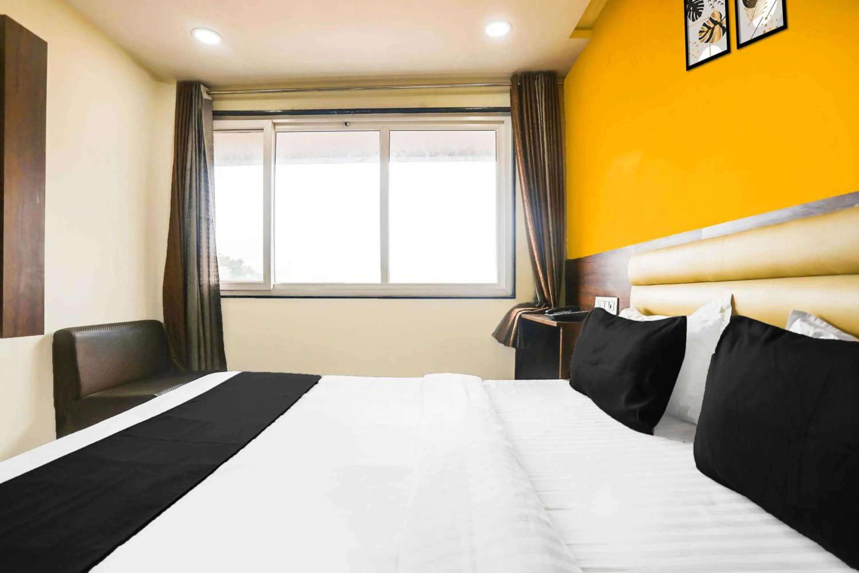 Bedroom, Bed in Hotel O Bhopal DB City Mall