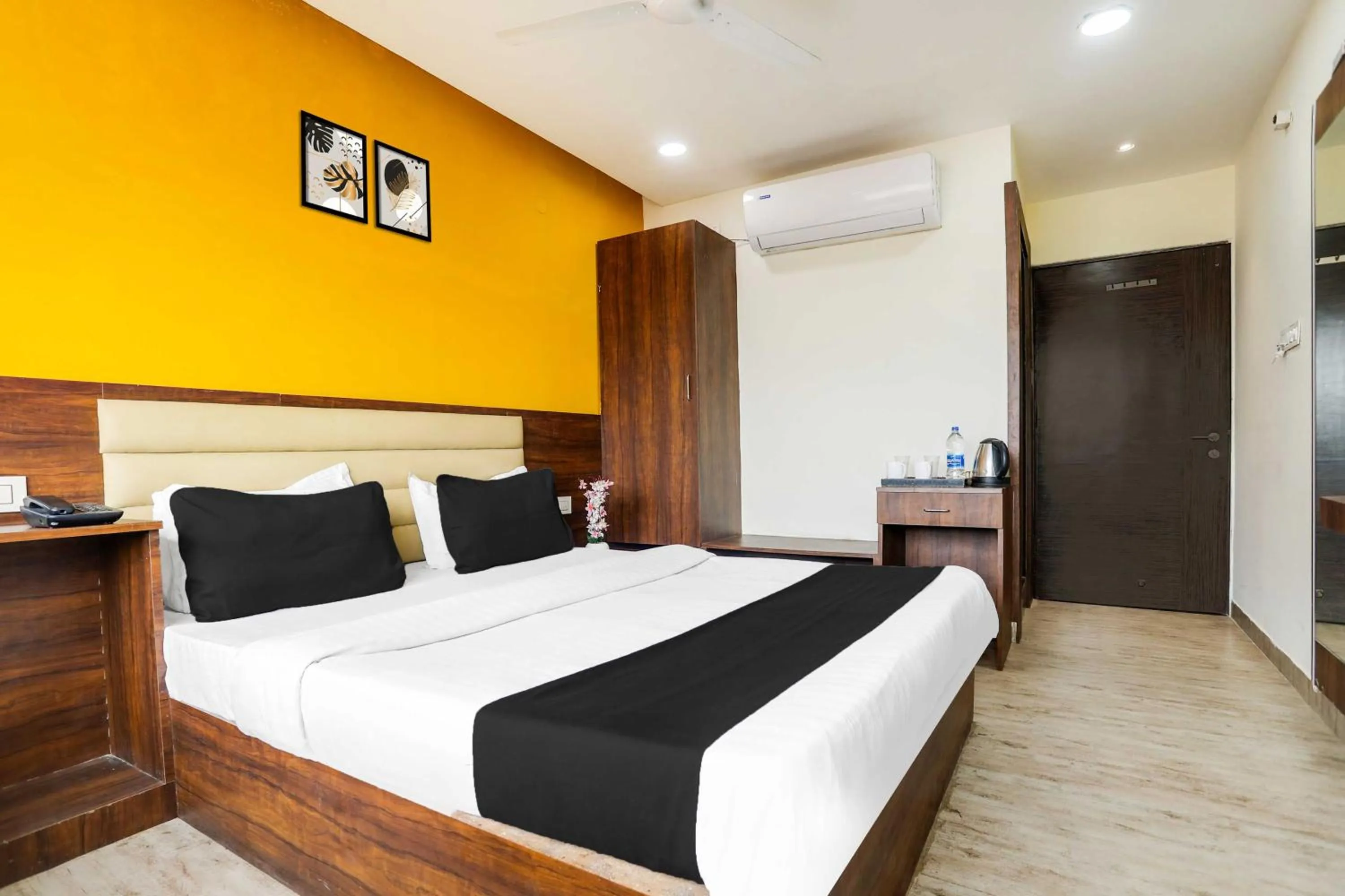Bedroom, Bed in Hotel O Bhopal DB City Mall