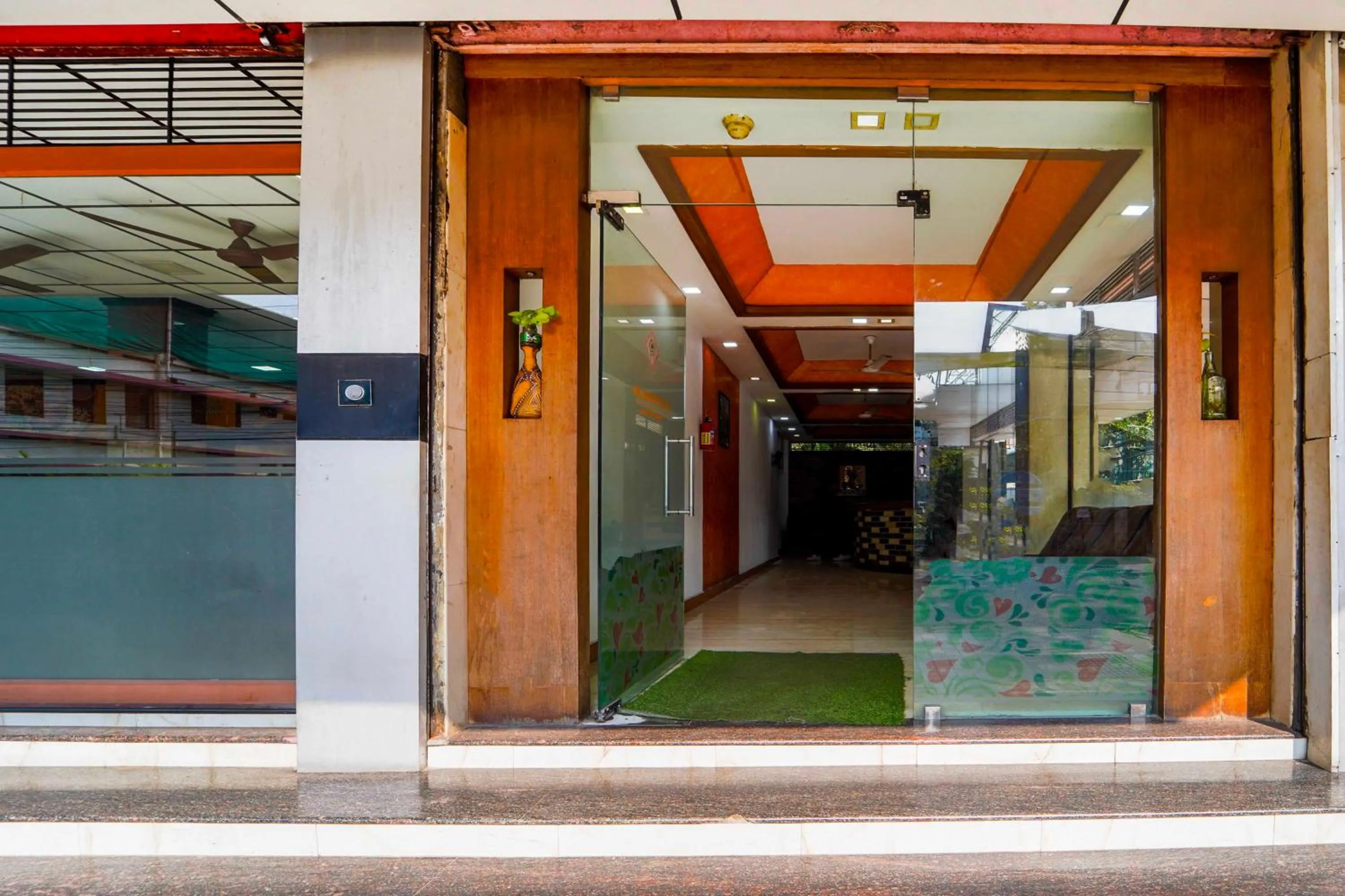 Facade/entrance in Hotel O Kaloor Metro Station