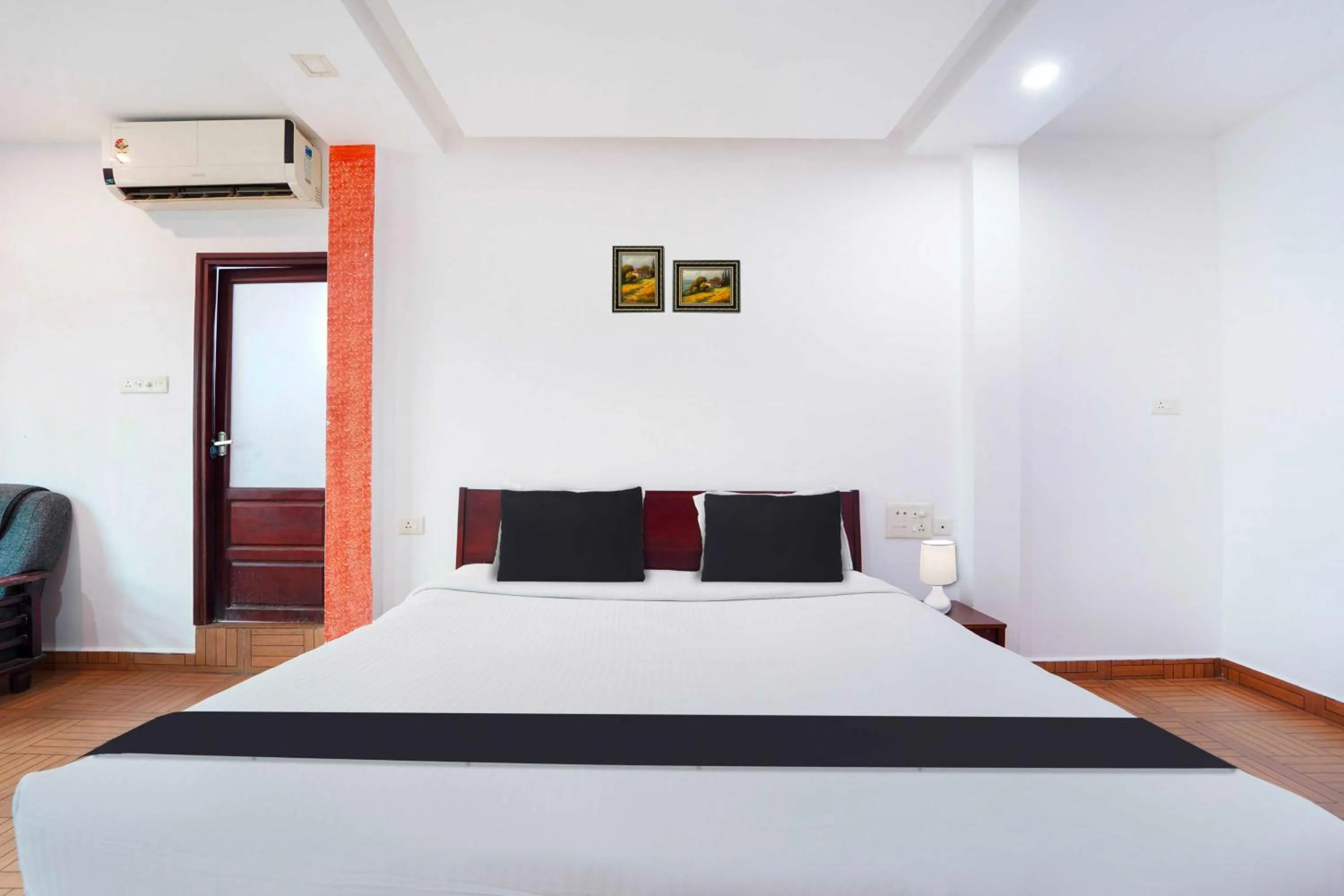 Bedroom in Hotel O Kaloor Metro Station