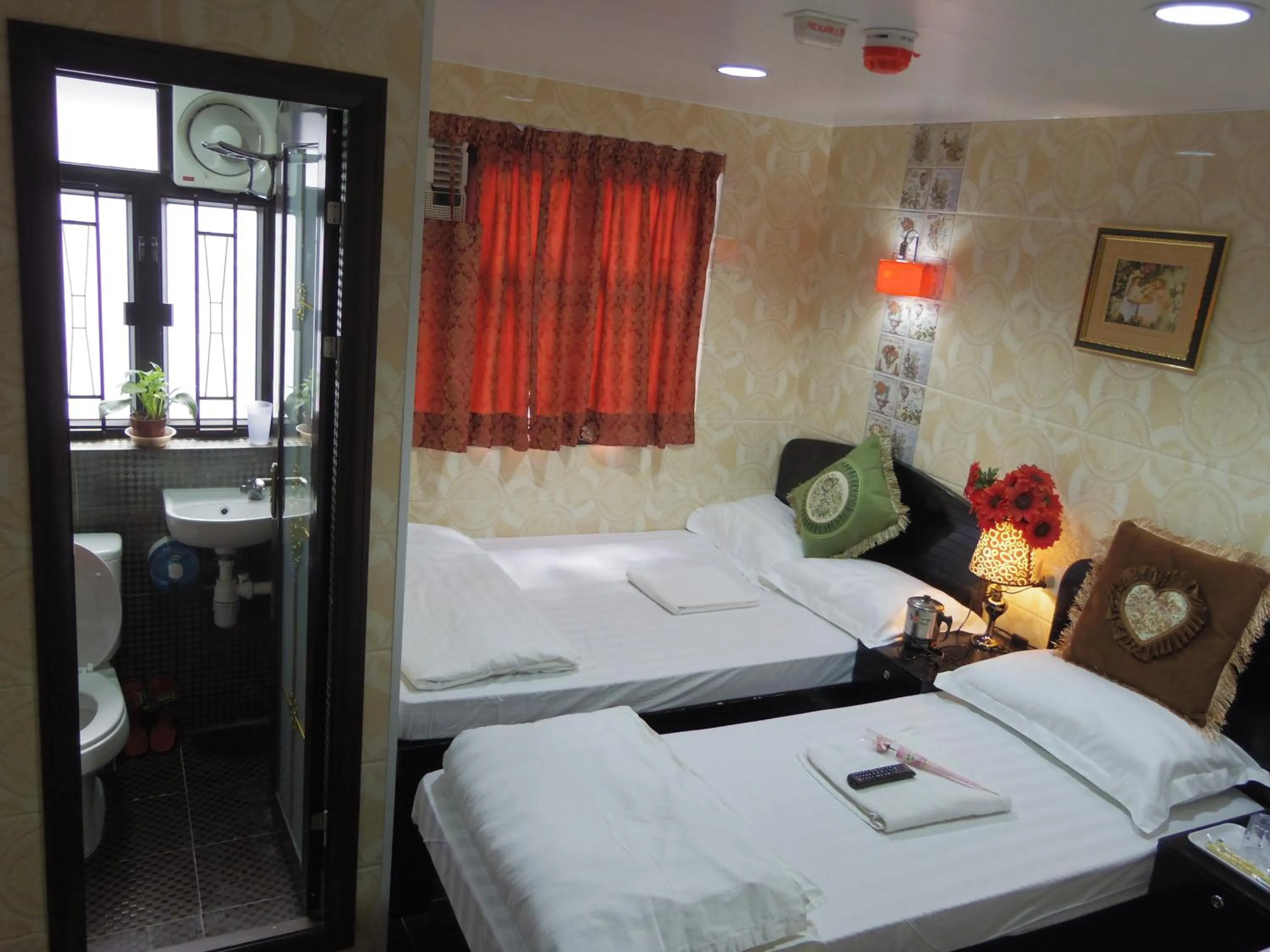 Photo of the whole room, Bed in Mabuhay Hotel