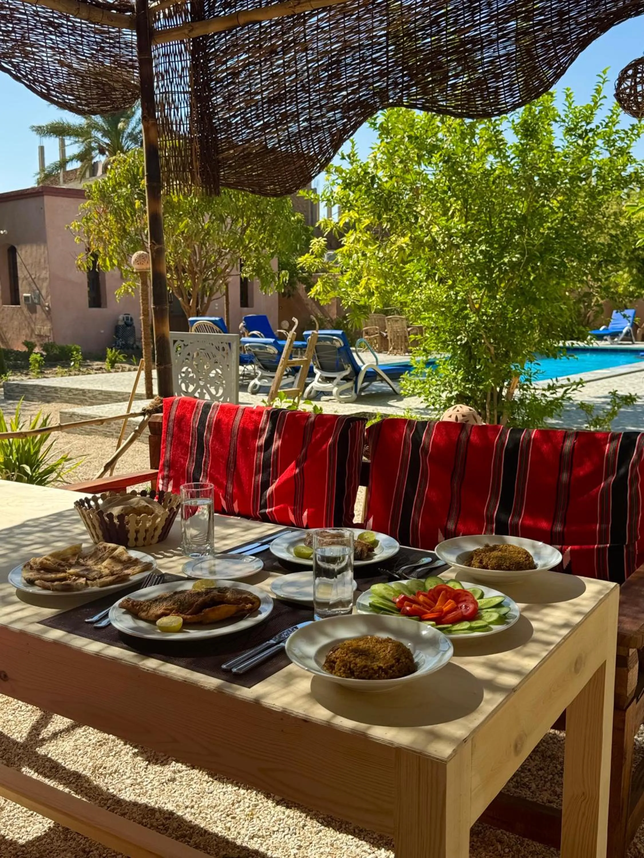 Restaurant/places to eat in El Juneina Villas