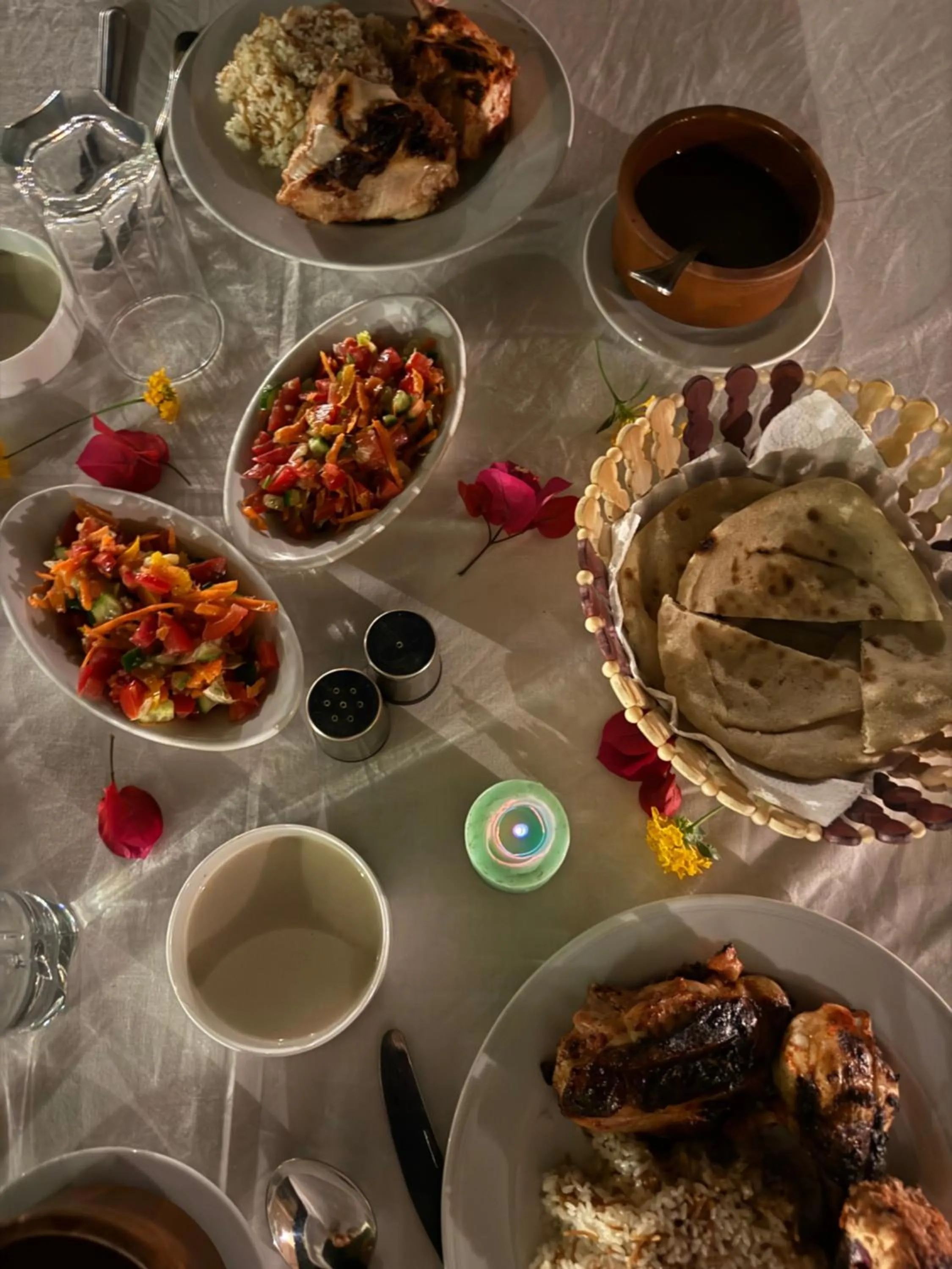 Restaurant/places to eat in El Juneina Villas