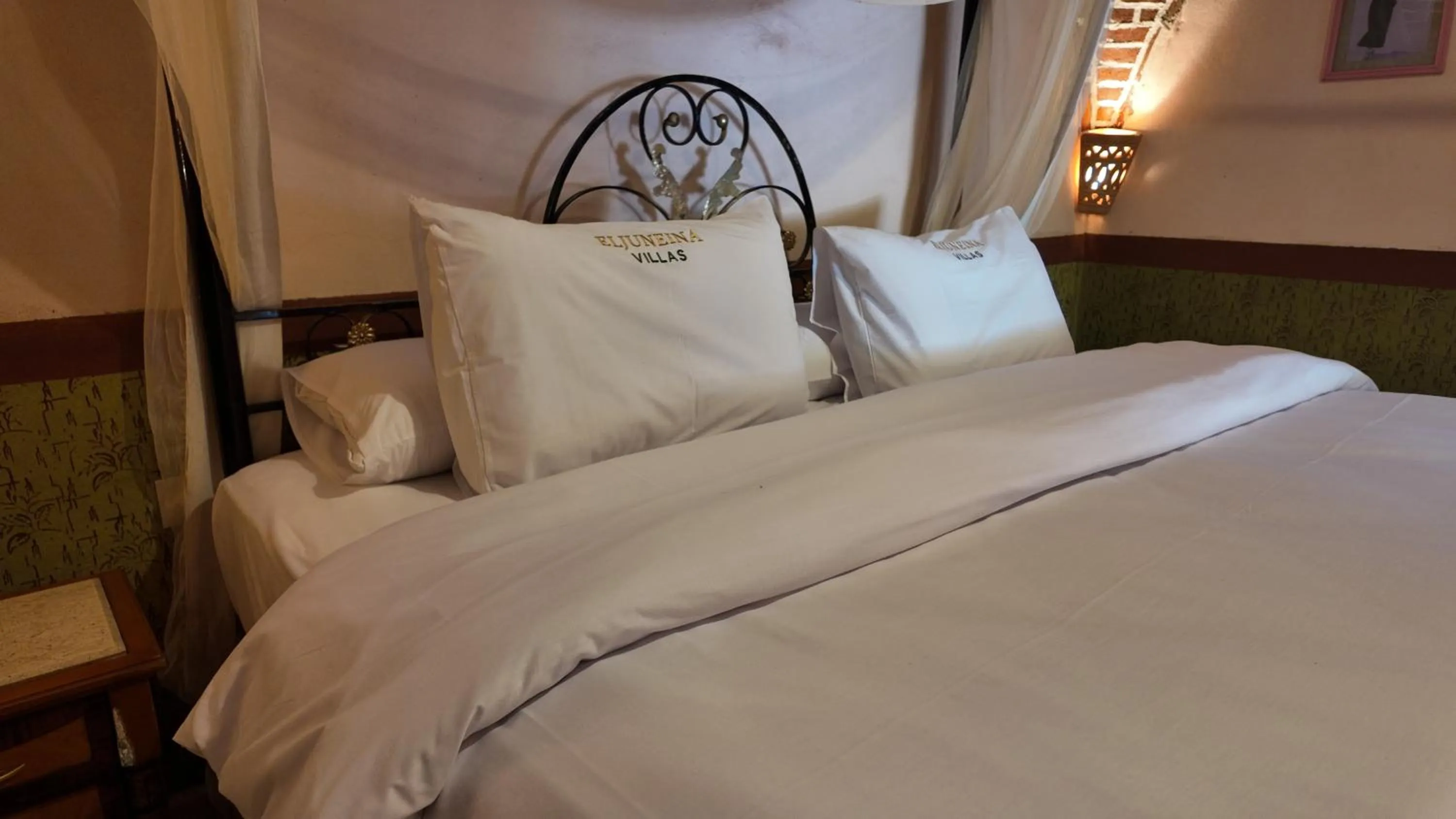 Bed in El Juneina Villas