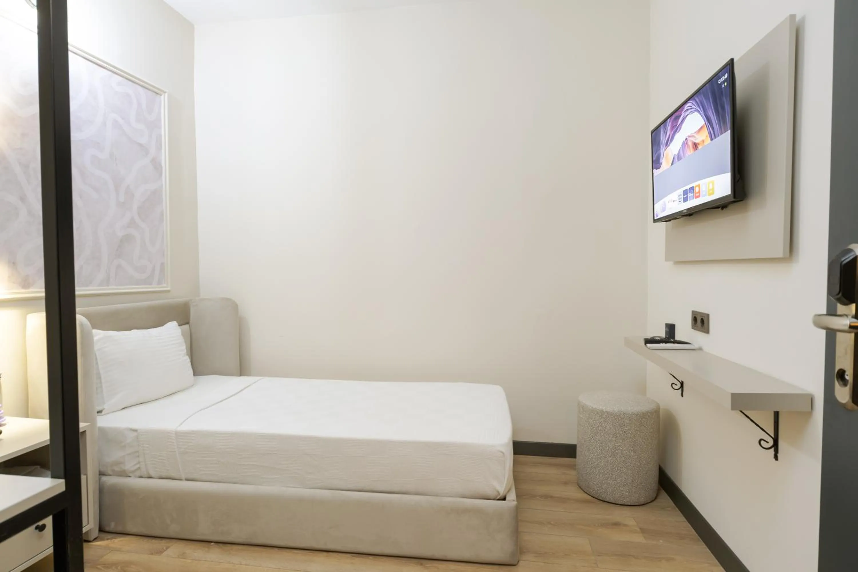 Bedroom, Bed in Fora Inn Lara