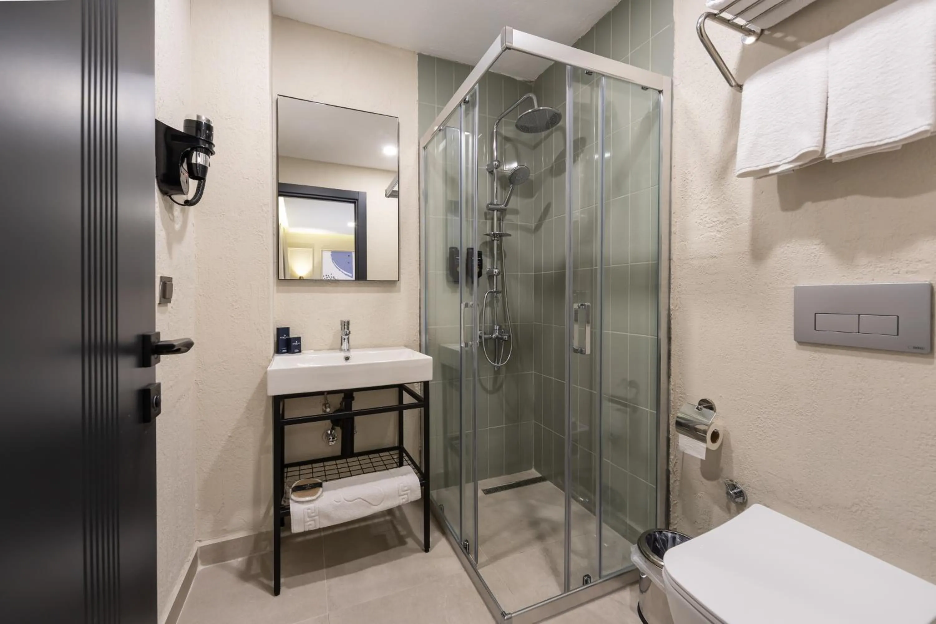 Bathroom in Fora Inn Lara