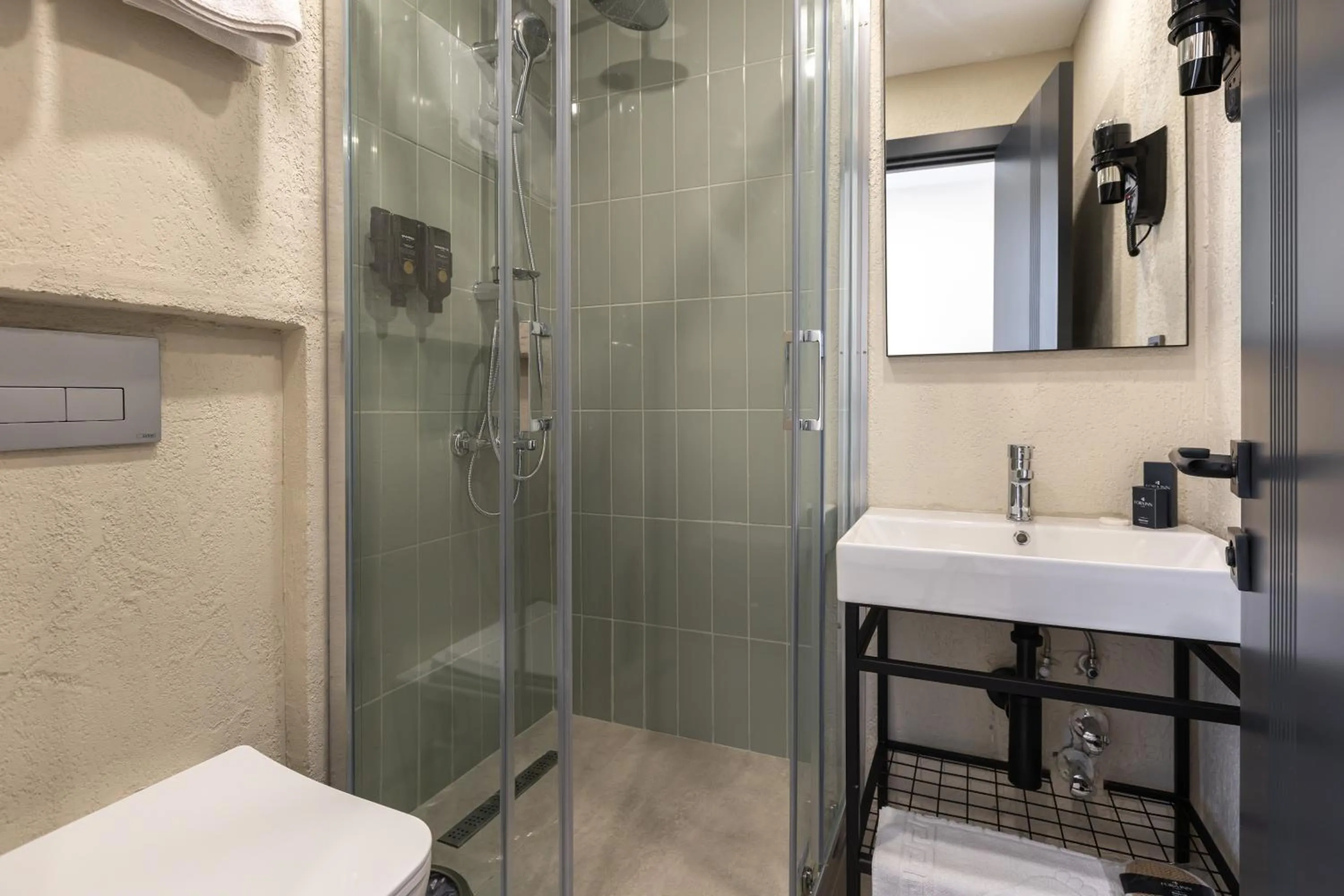 Bathroom in Fora Inn Lara