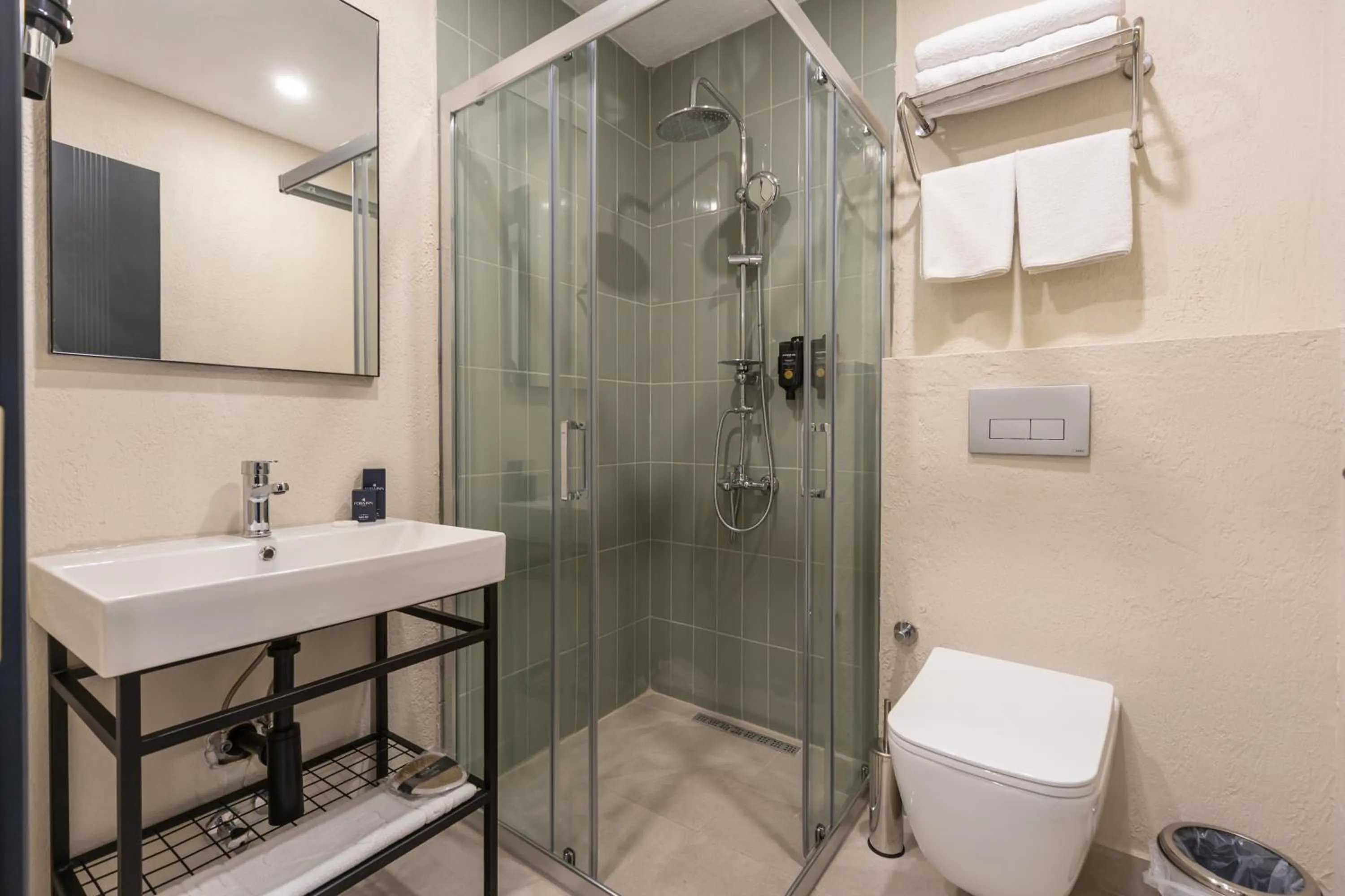 Bathroom in Fora Inn Lara