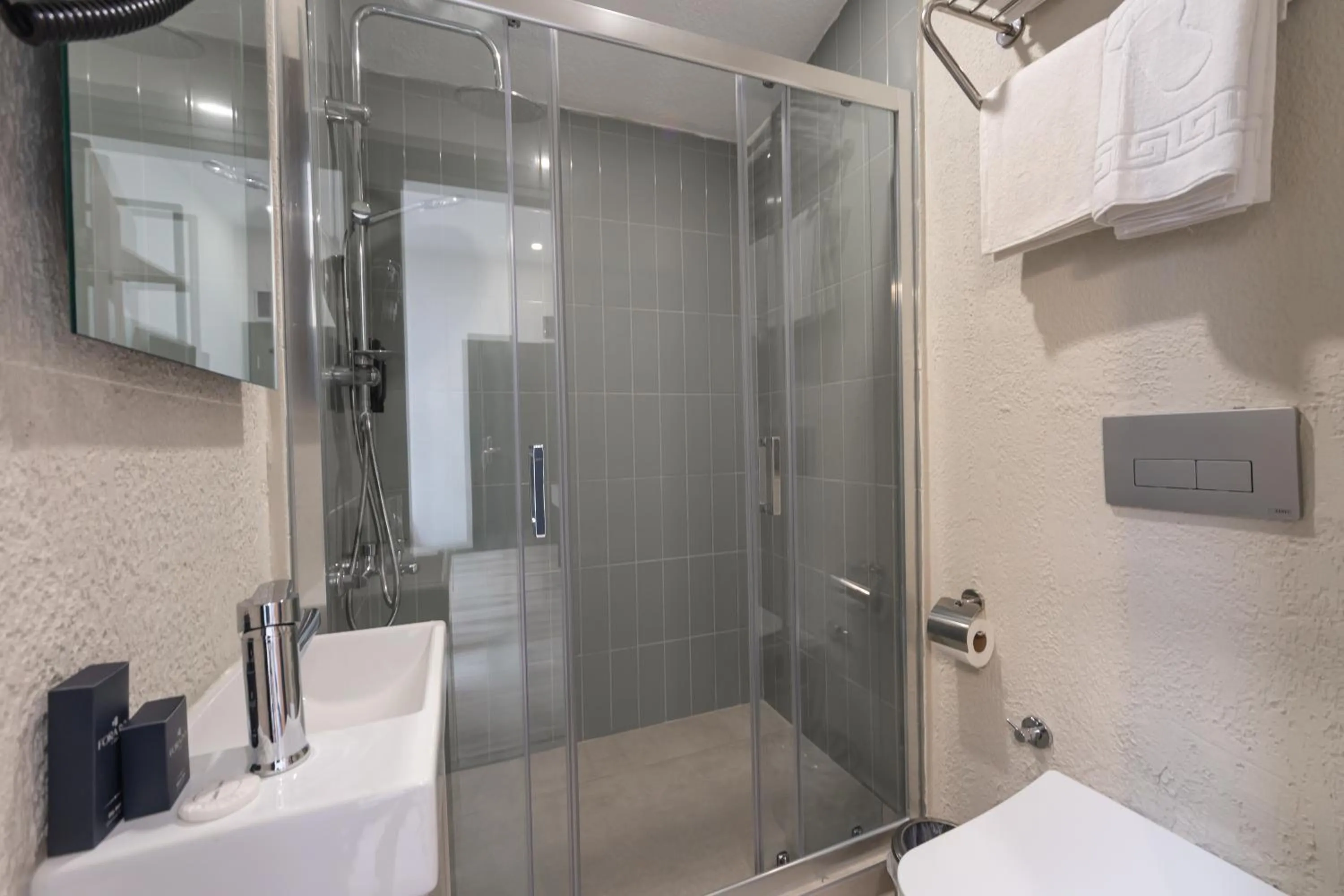 Bathroom in Fora Inn Lara