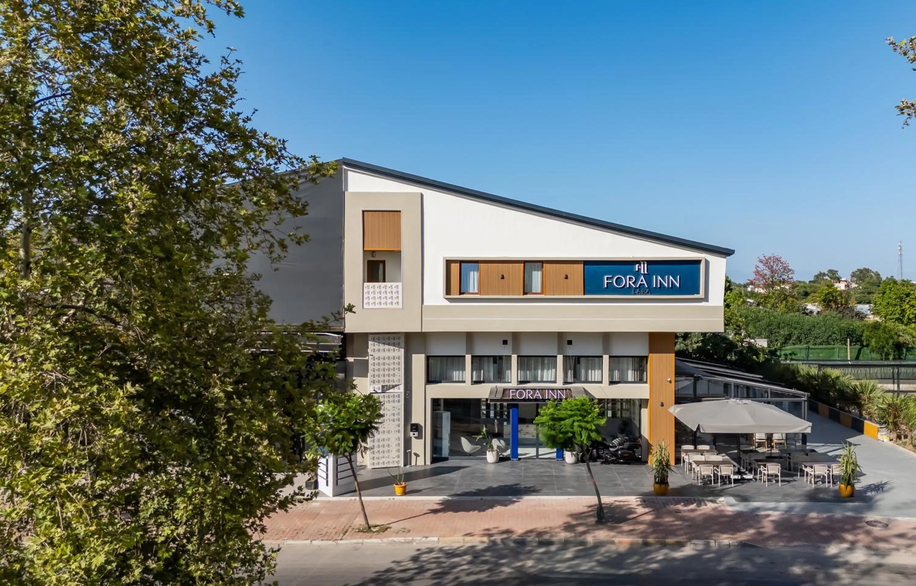 Property building in Fora Inn Lara