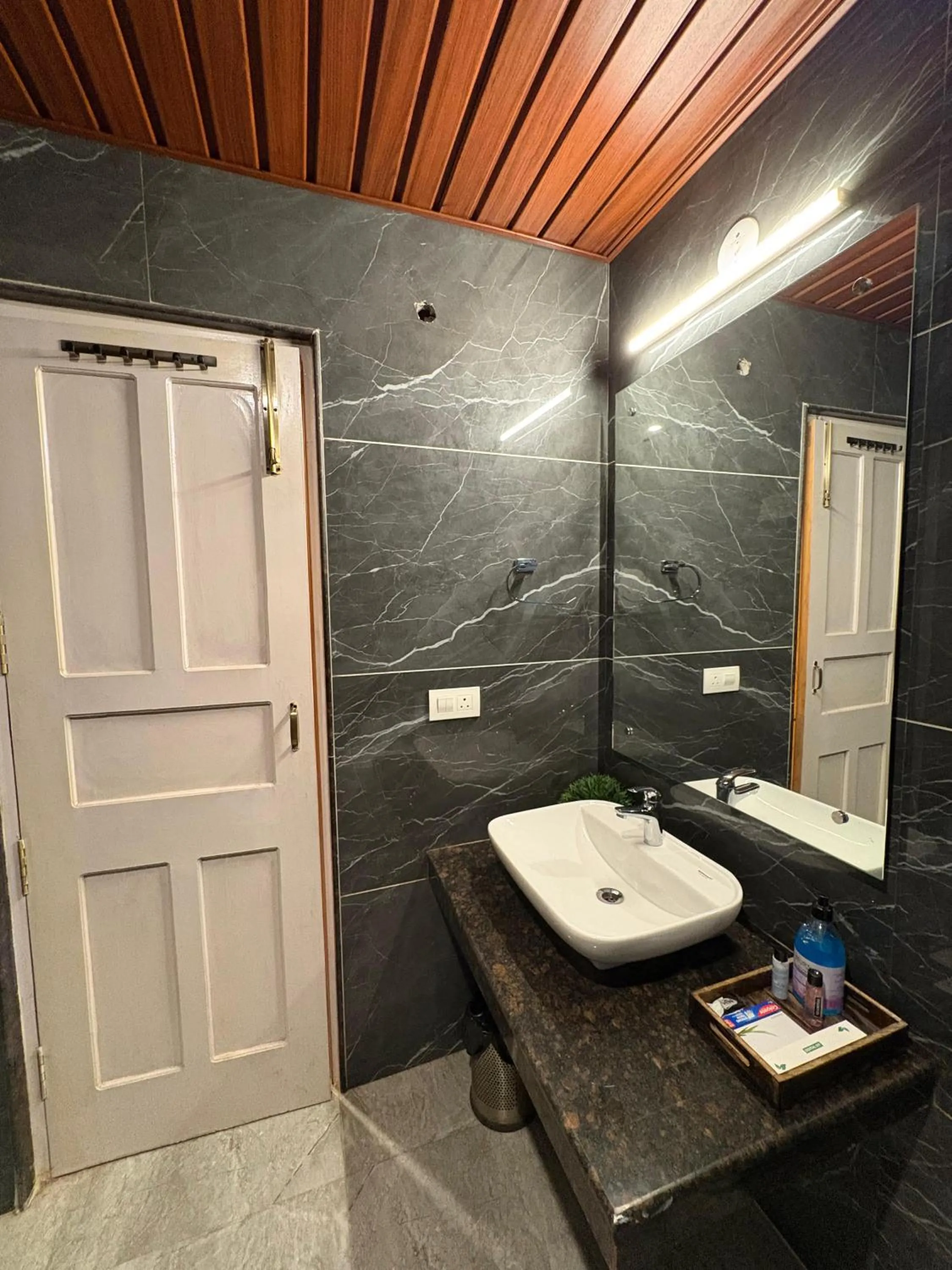 Bathroom in Hotel SNAS Retreat Manali
