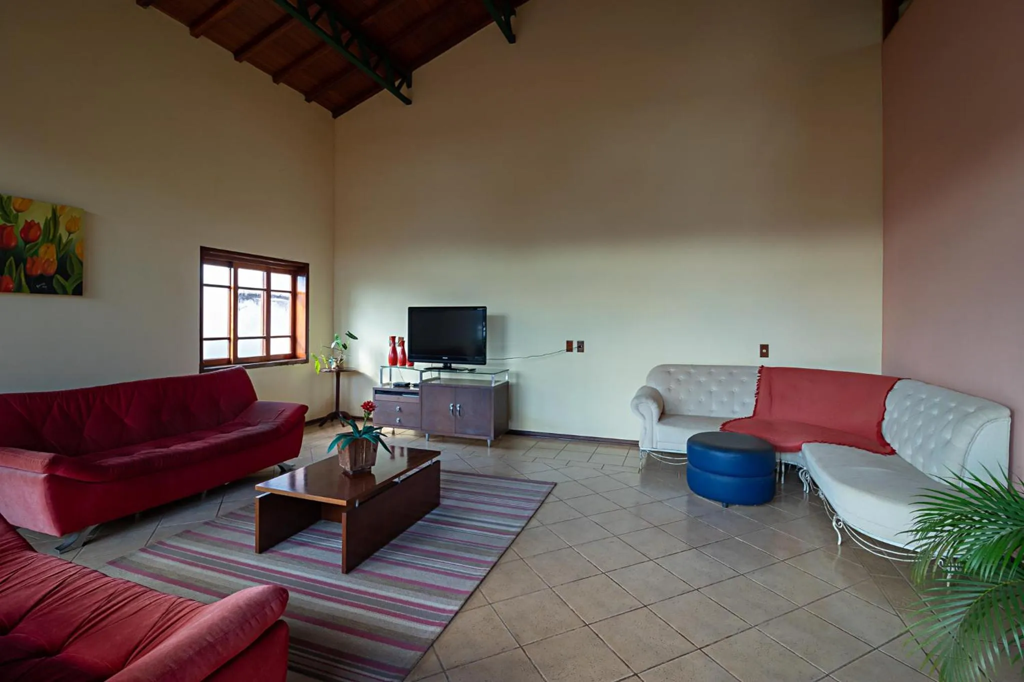 Communal lounge/ TV room in Hotel Vivenda das Cachoeiras