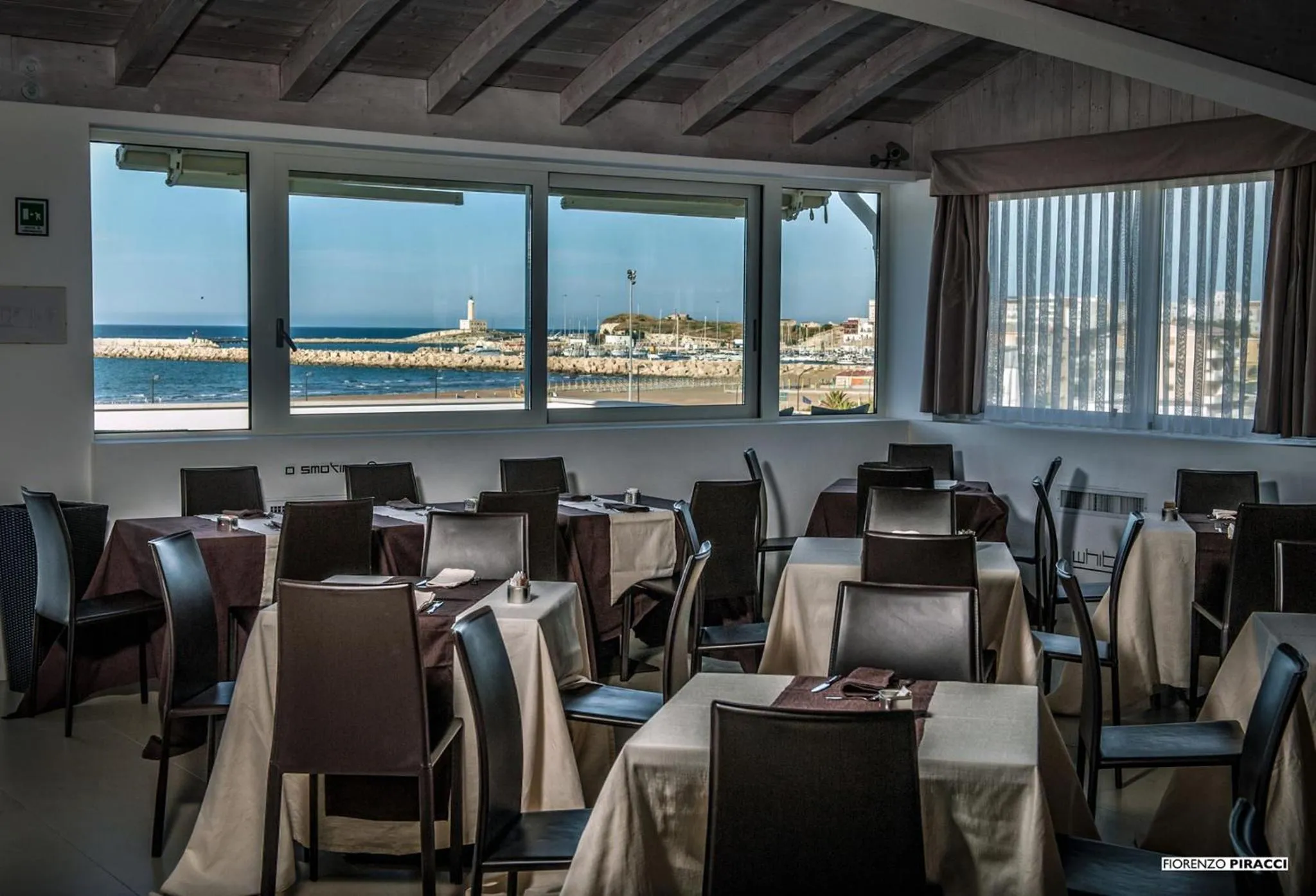 Restaurant/places to eat in White Hotel