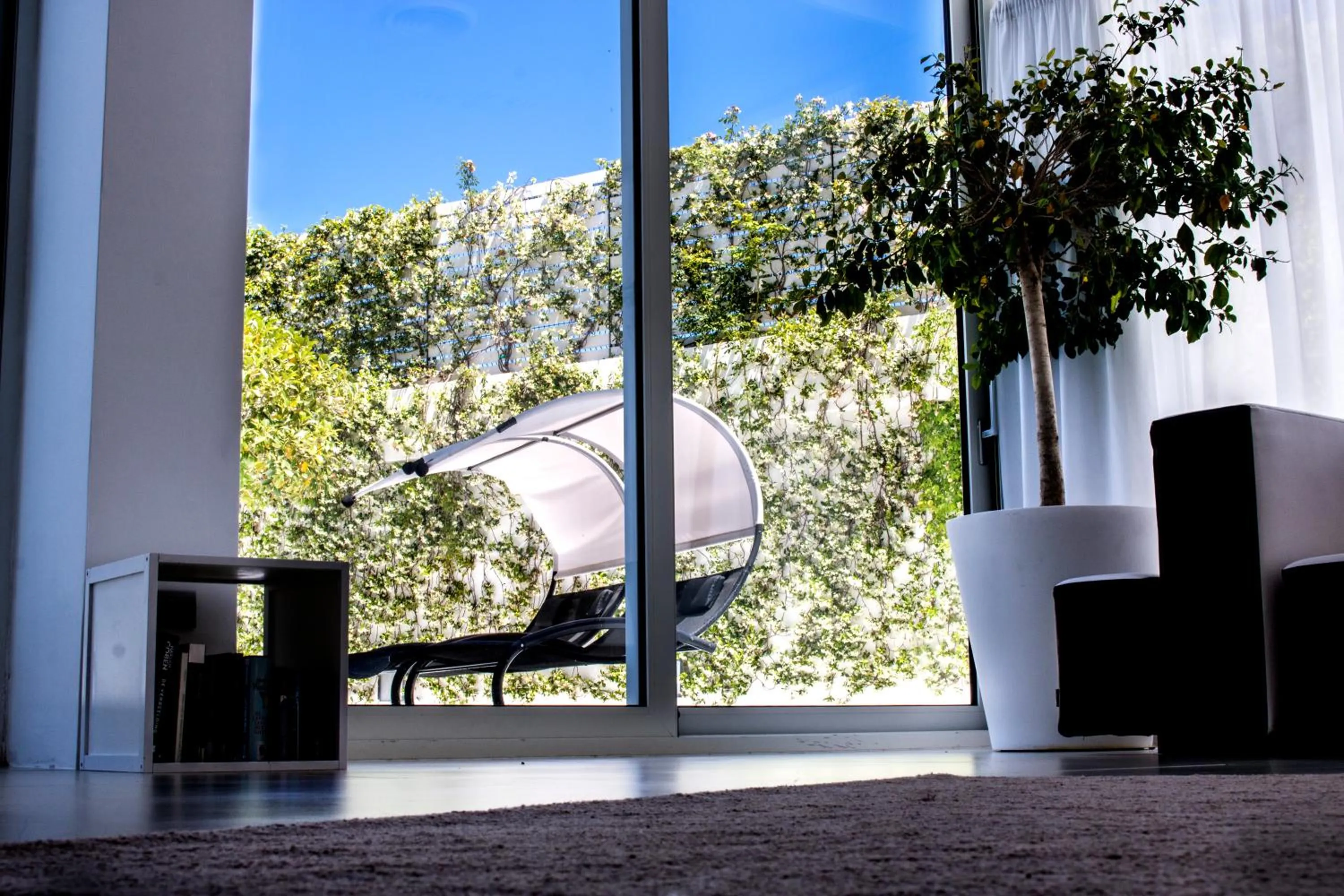 Hot Tub in White Hotel