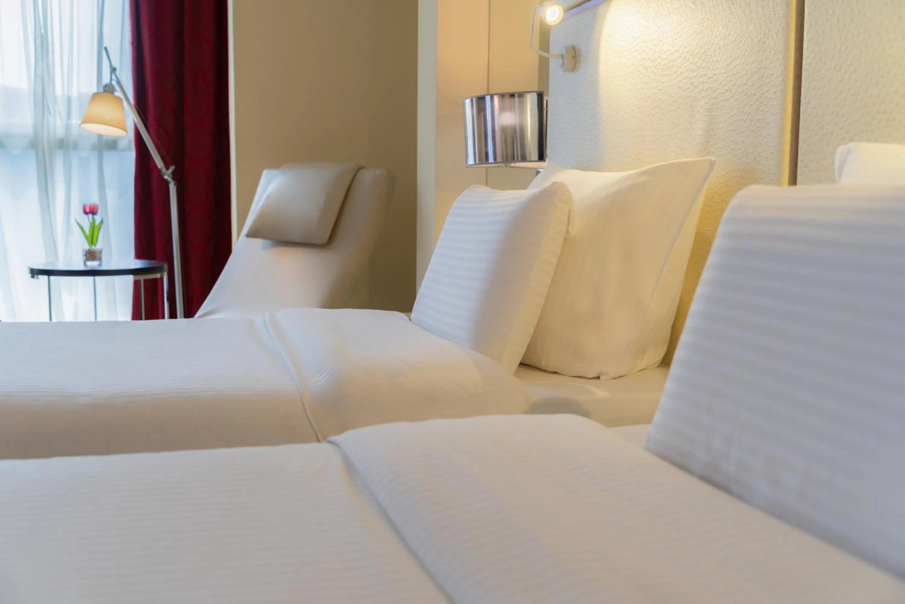 Bed in Pullman Kinshasa Grand Hotel