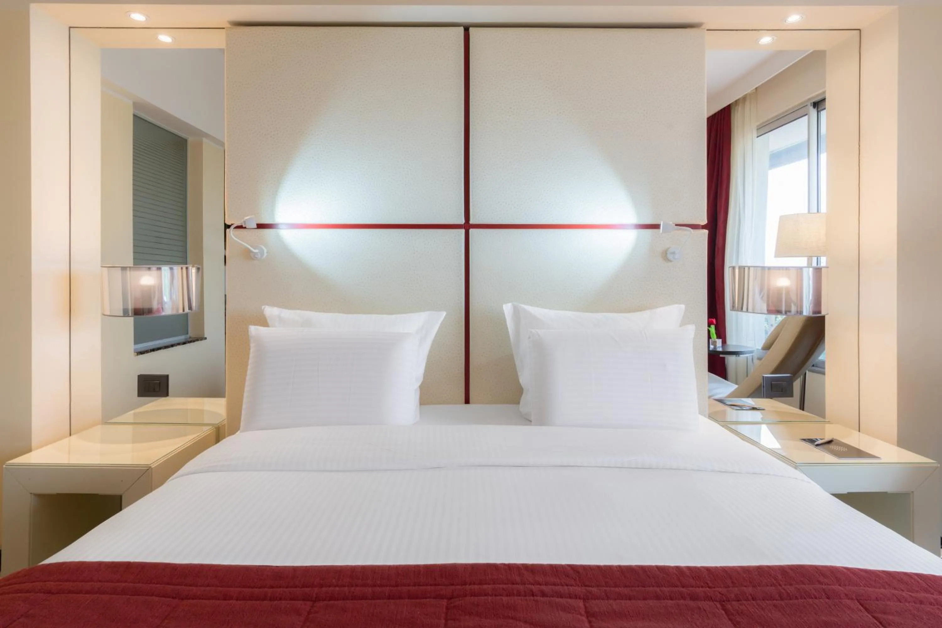 Bedroom, Bed in Pullman Kinshasa Grand Hotel