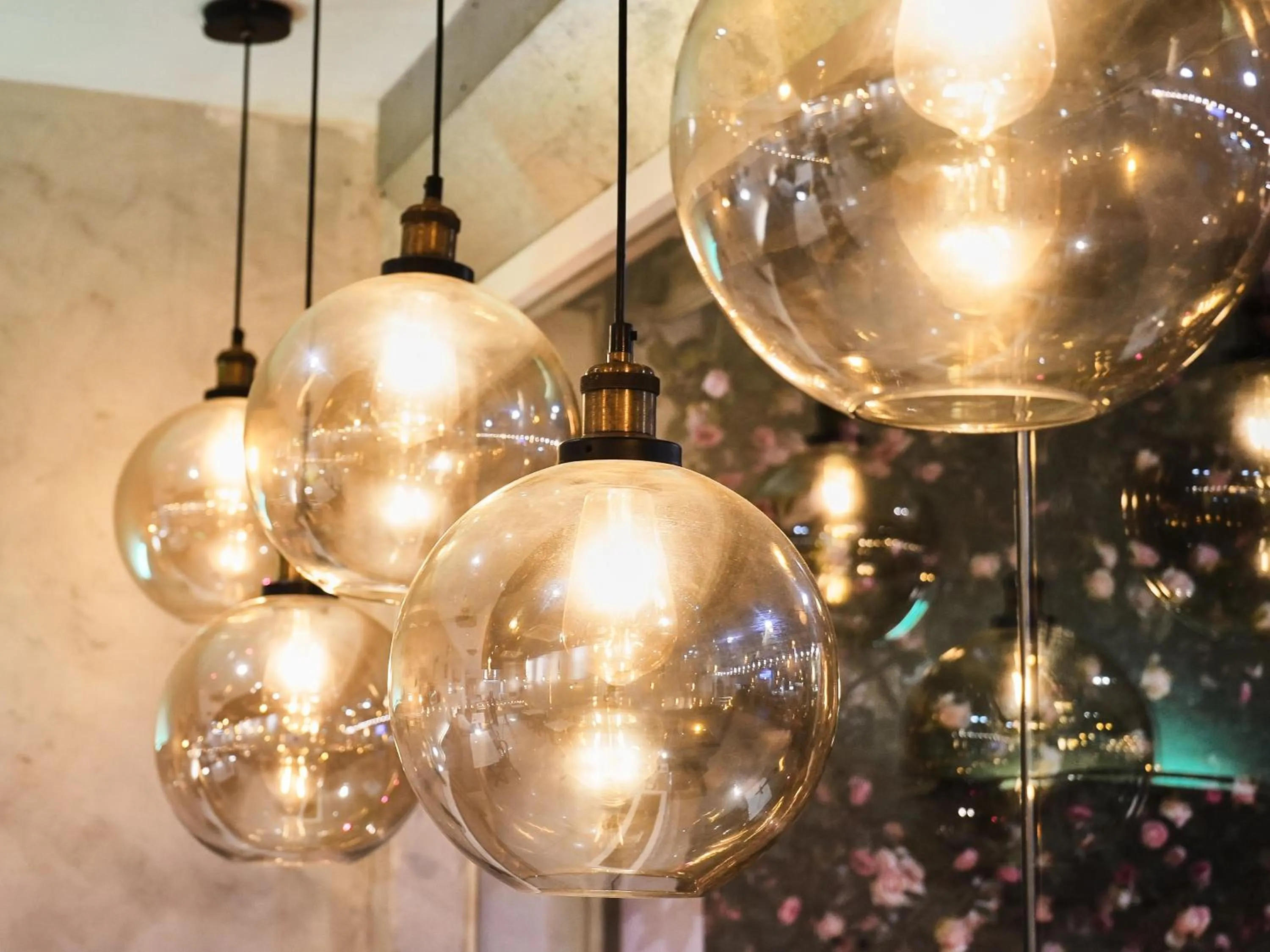 Restaurant/places to eat in Eco Roomy Hotel