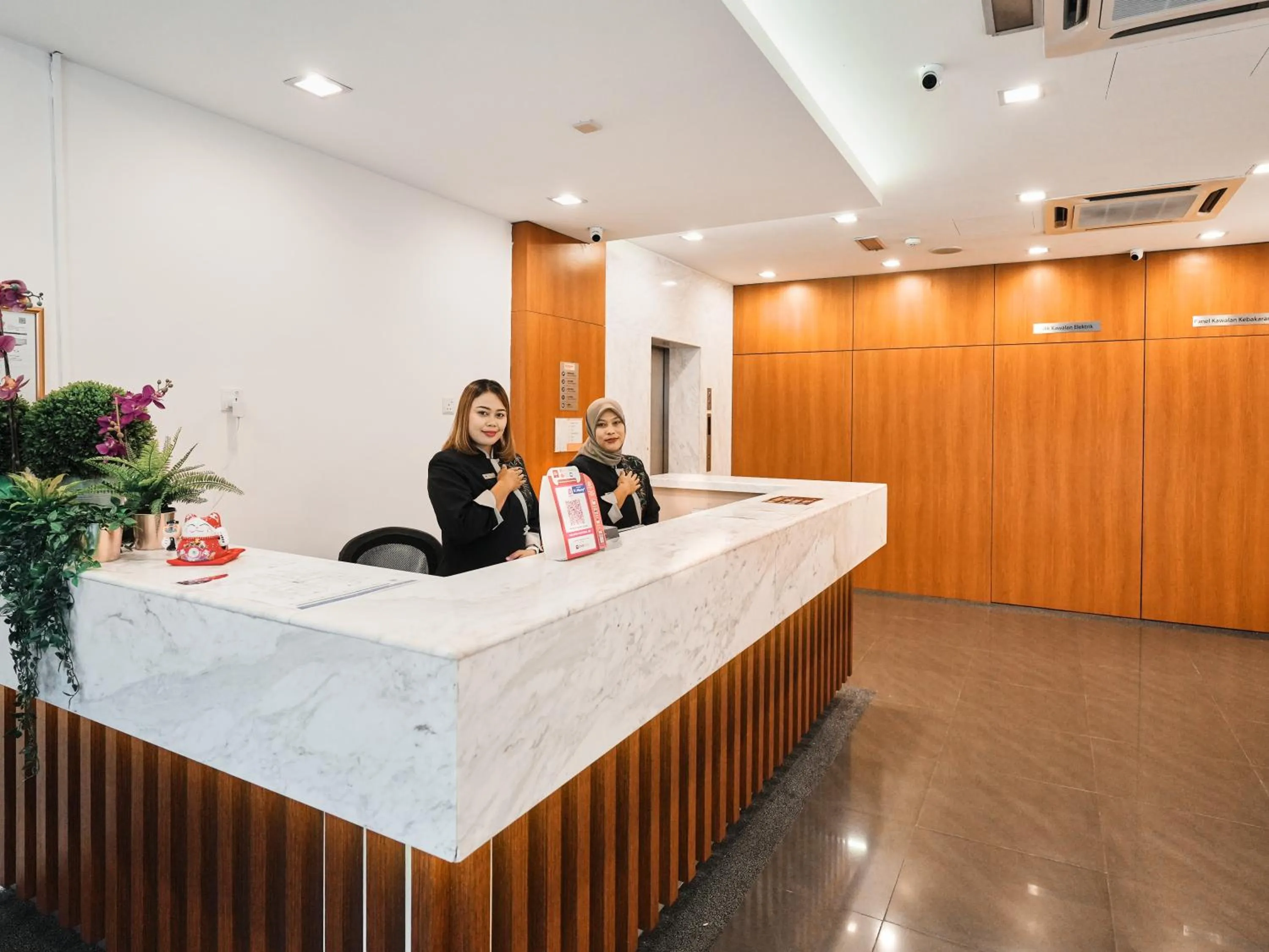 Lobby or reception in Eco Roomy Hotel