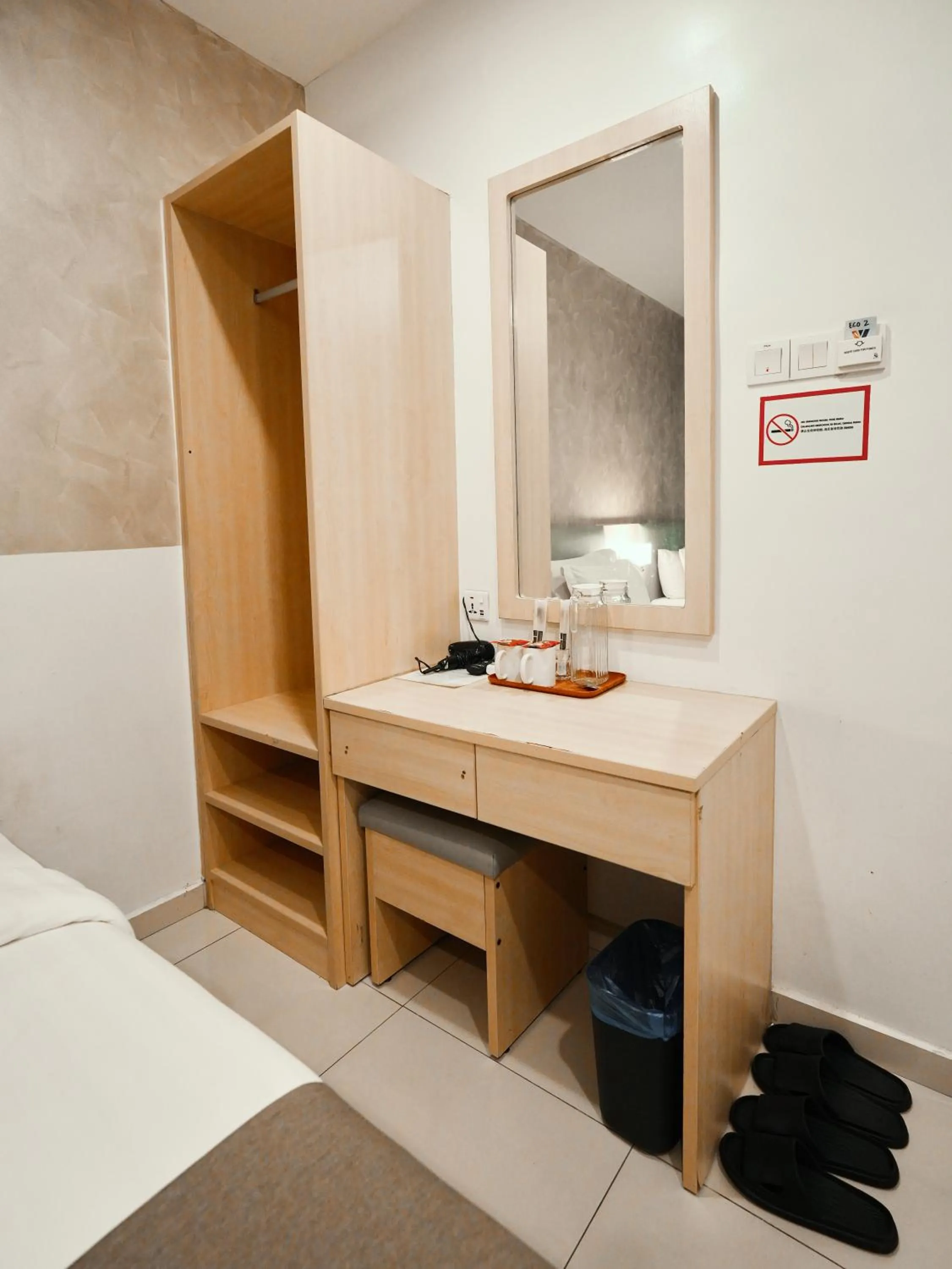 hair dresser, Bed in Eco Roomy Hotel