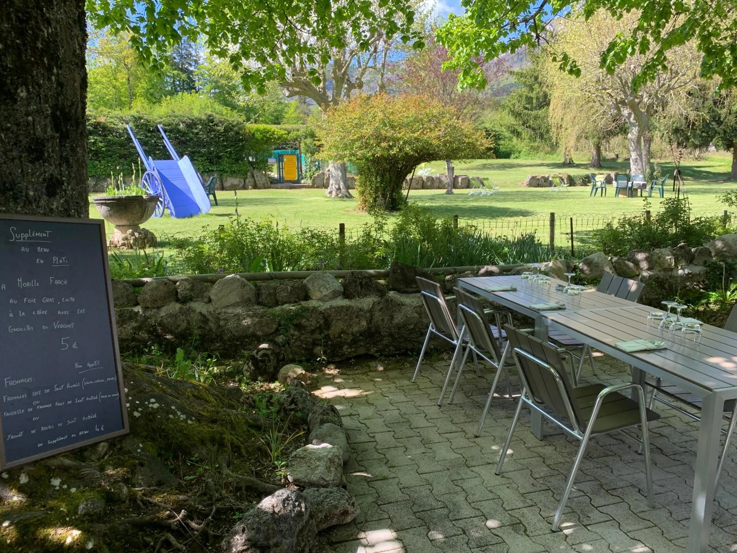 Restaurant/places to eat in Au Sans Souci