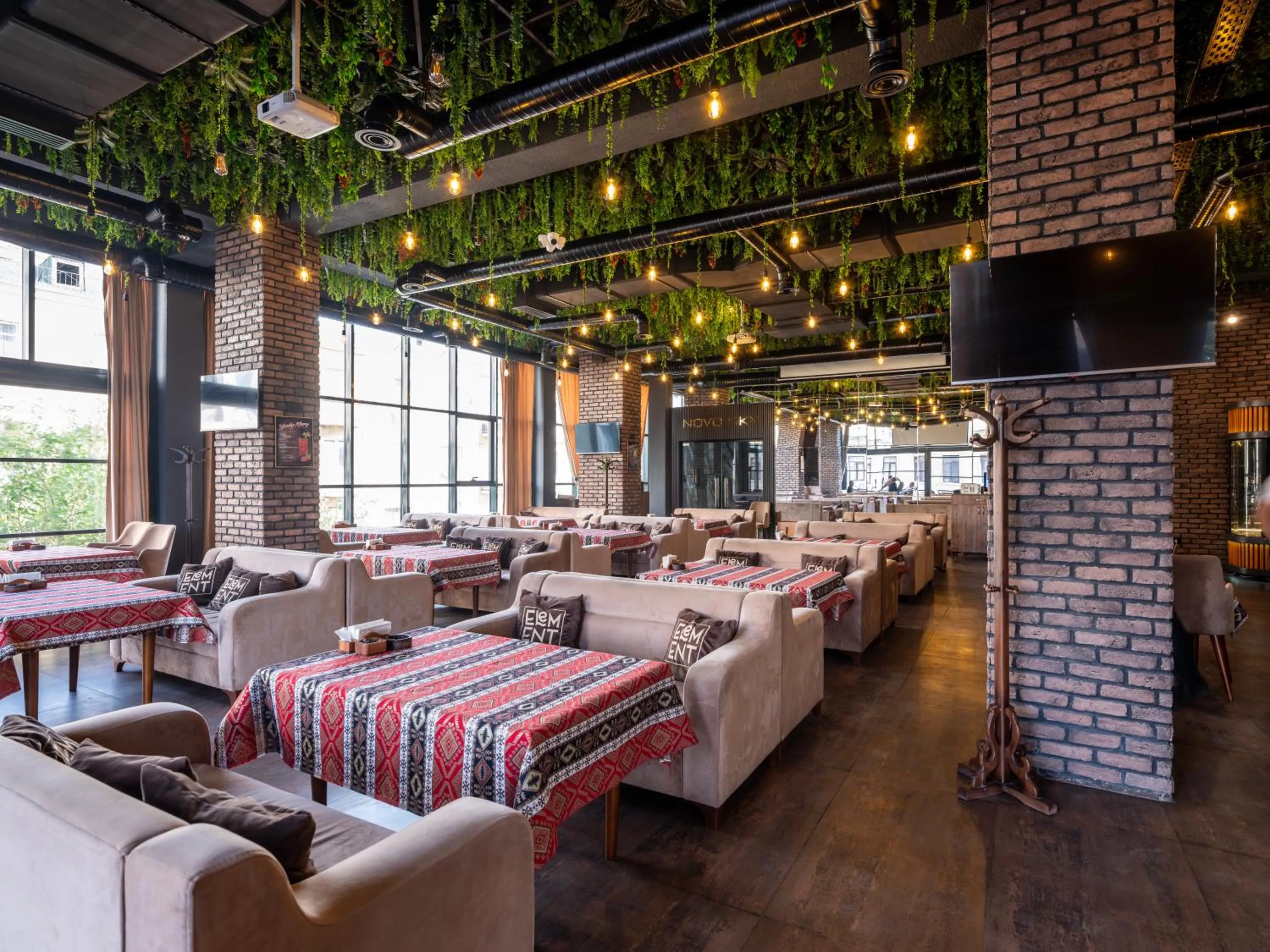 Restaurant/places to eat in Novo Sky Hotel