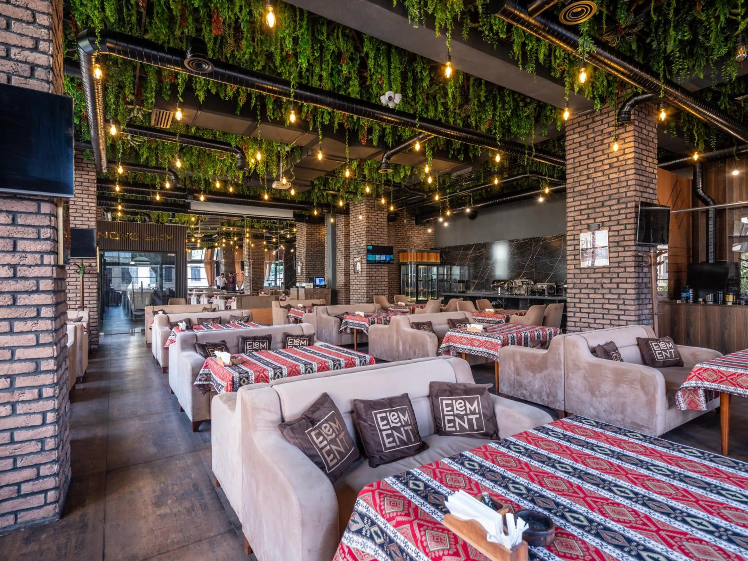 Restaurant/places to eat in Novo Sky Hotel