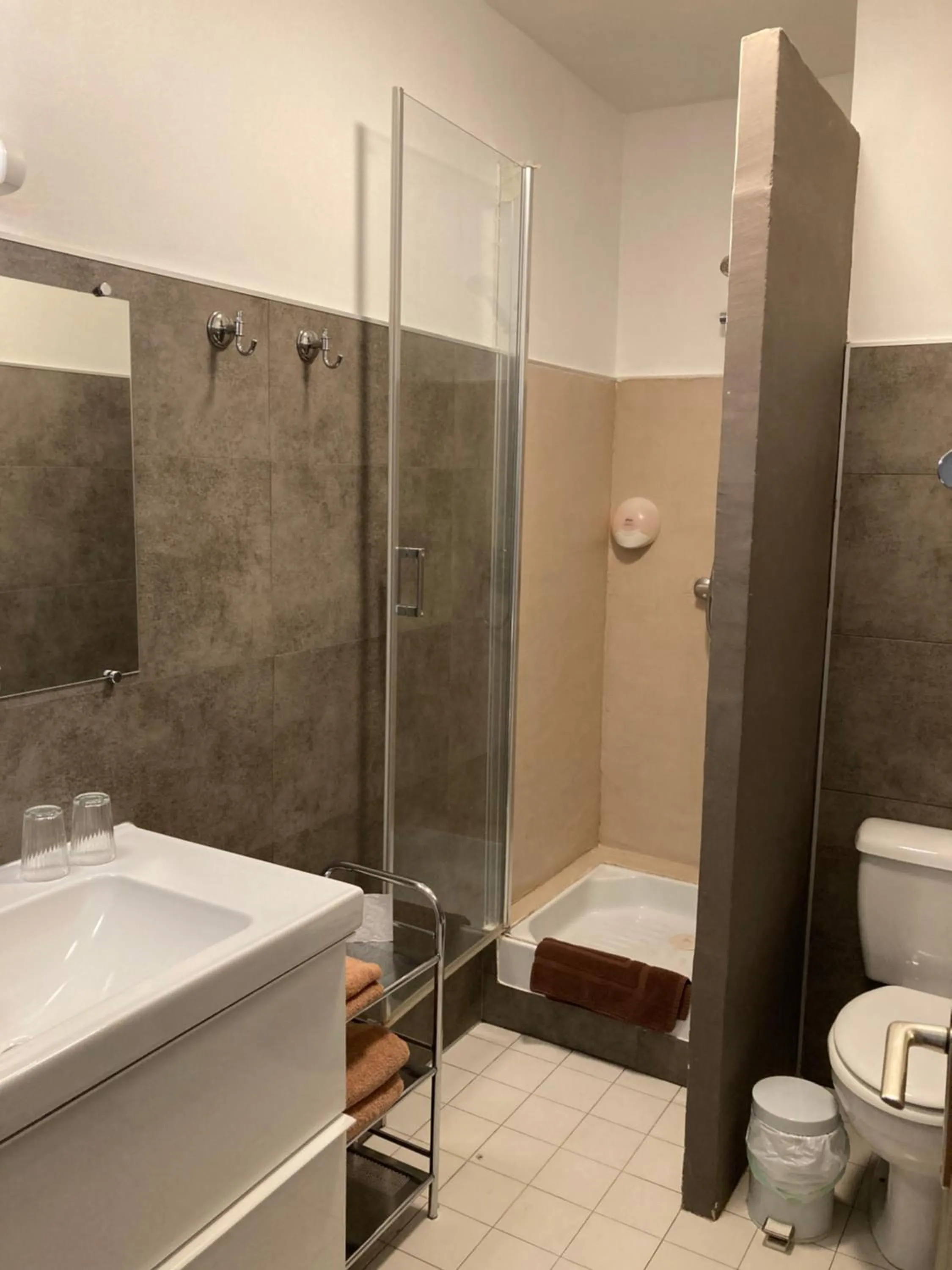 Bathroom in Hotel D'Albion