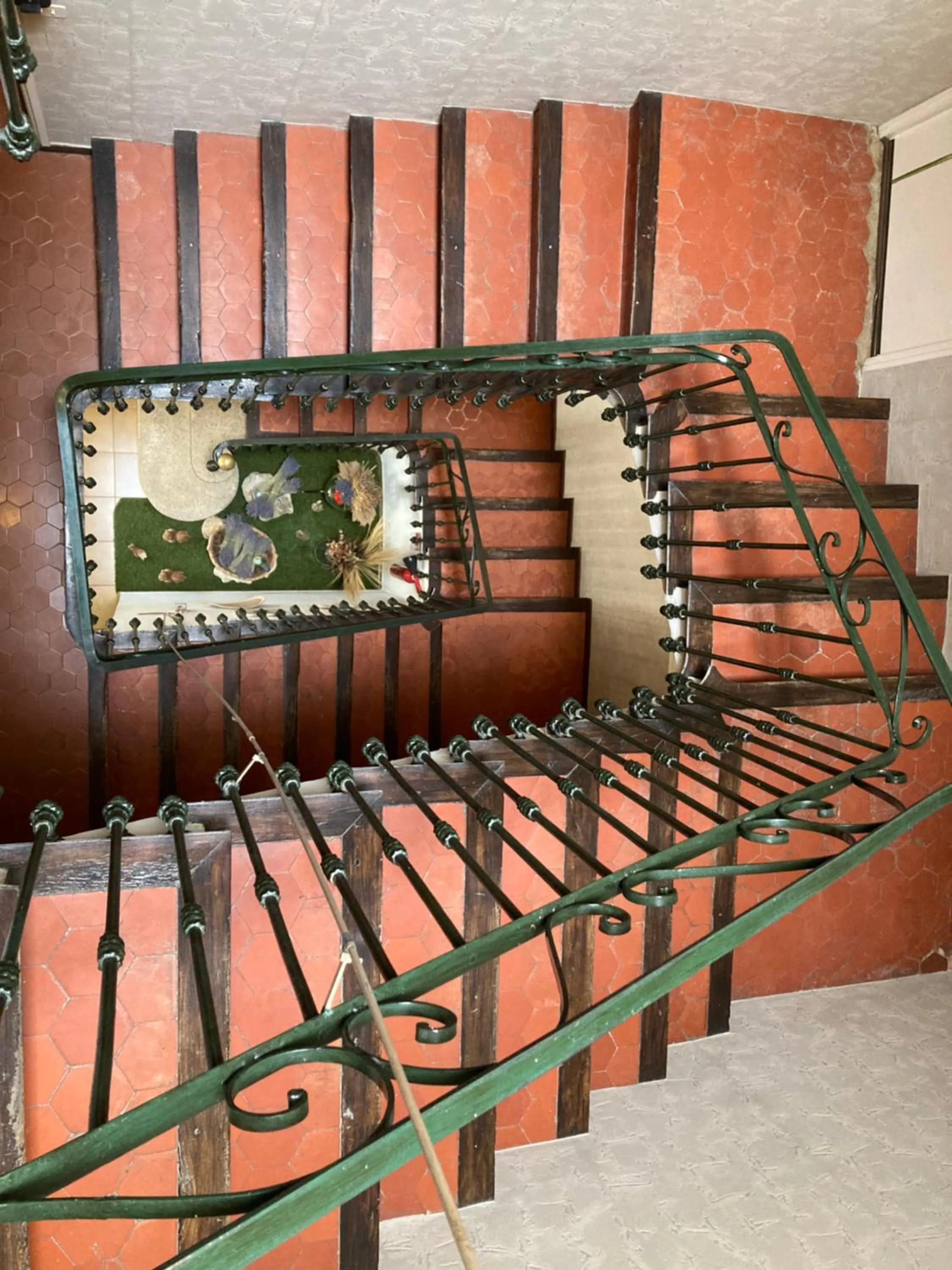 Property building in Hotel D'Albion