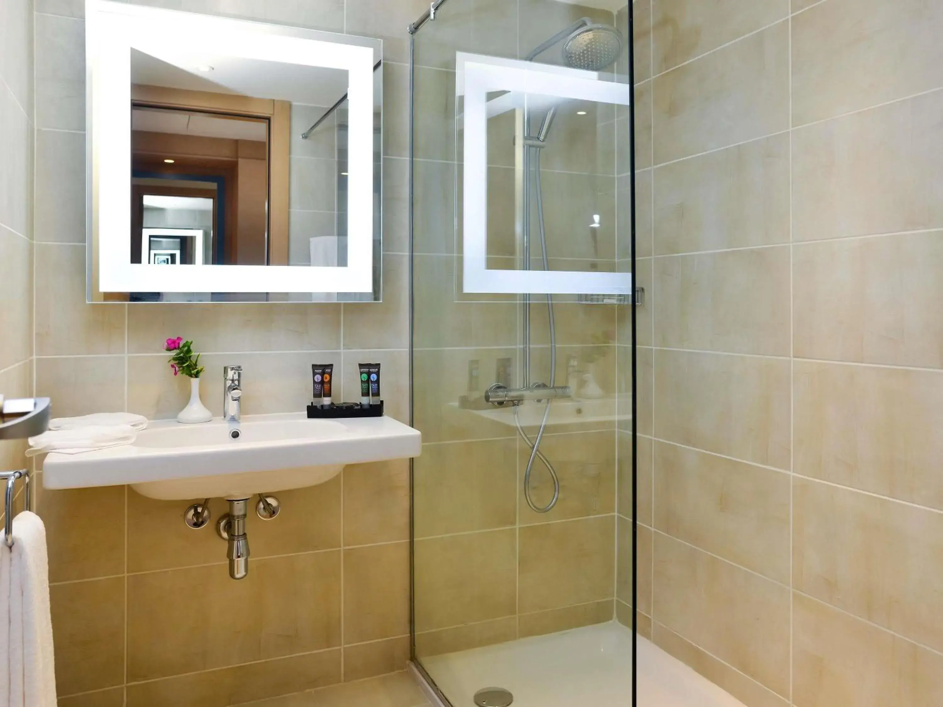 Standard Queen Room with Sea View in Novotel Marsa Alam Beach Resort Standard Queen Room with Sea View in Novotel Marsa Alam Beach Resort