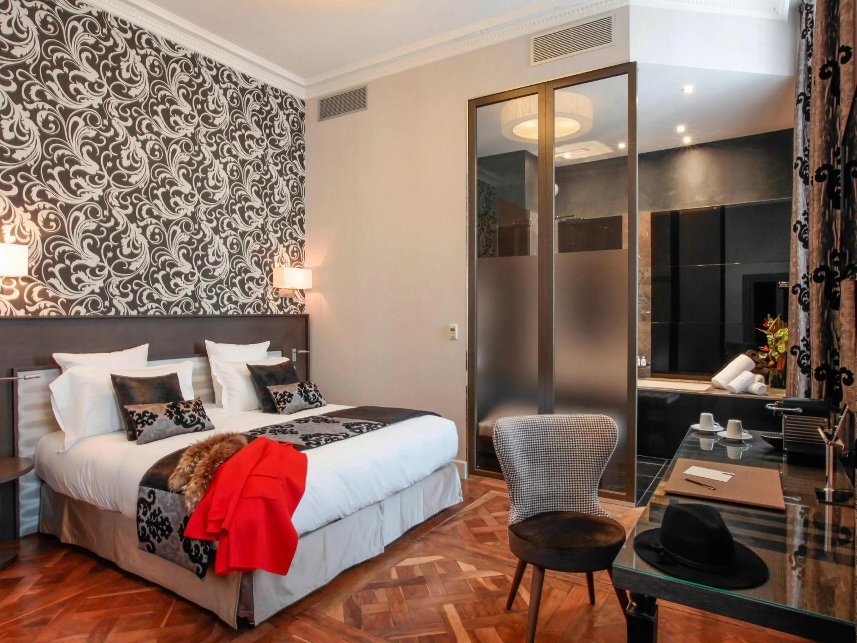 Bedroom, Bed in La Cour des Consuls Hotel & Spa Toulouse - MGallery Collection